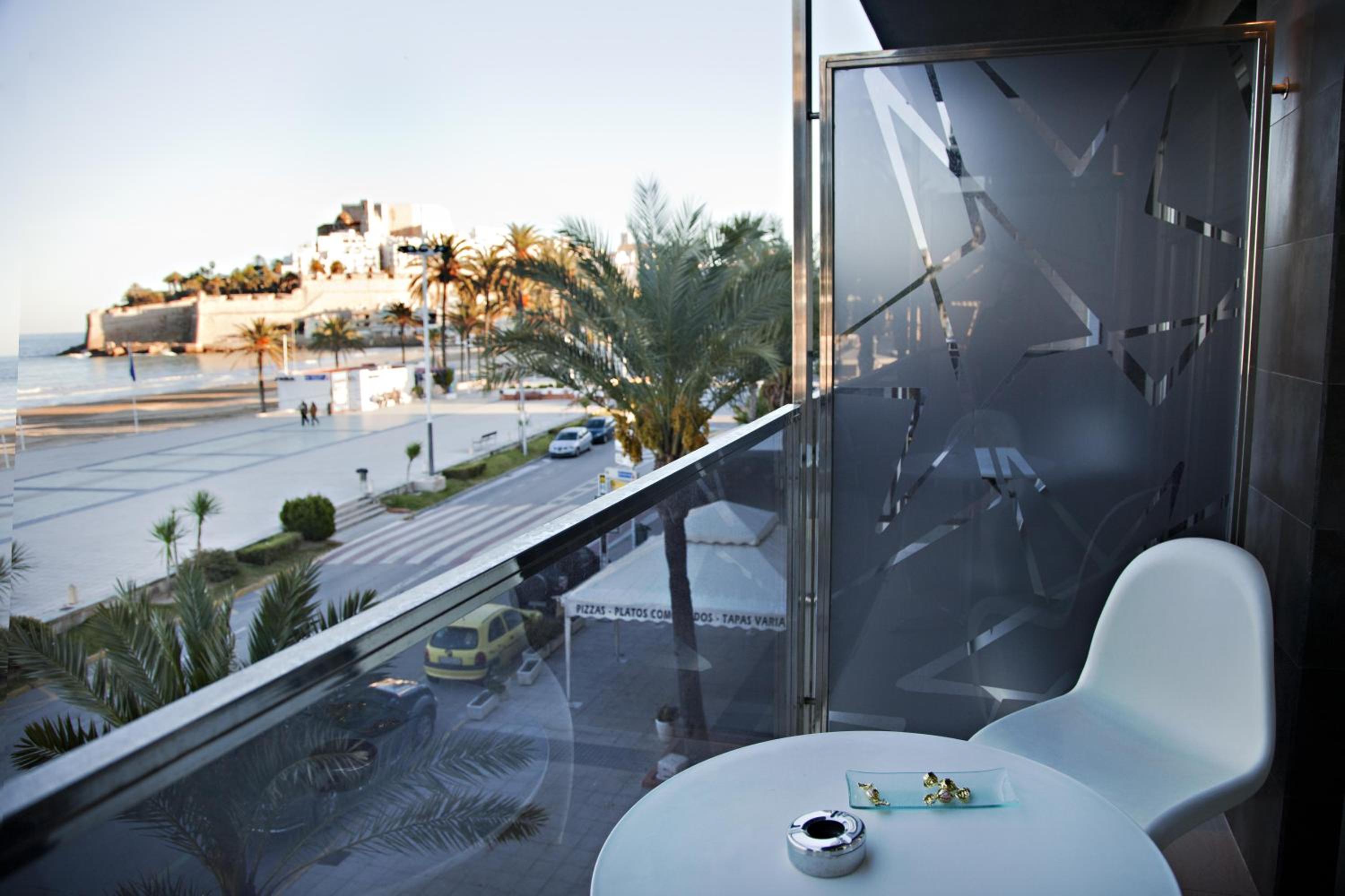 Double or Twin Room with Sea View - Photo 17