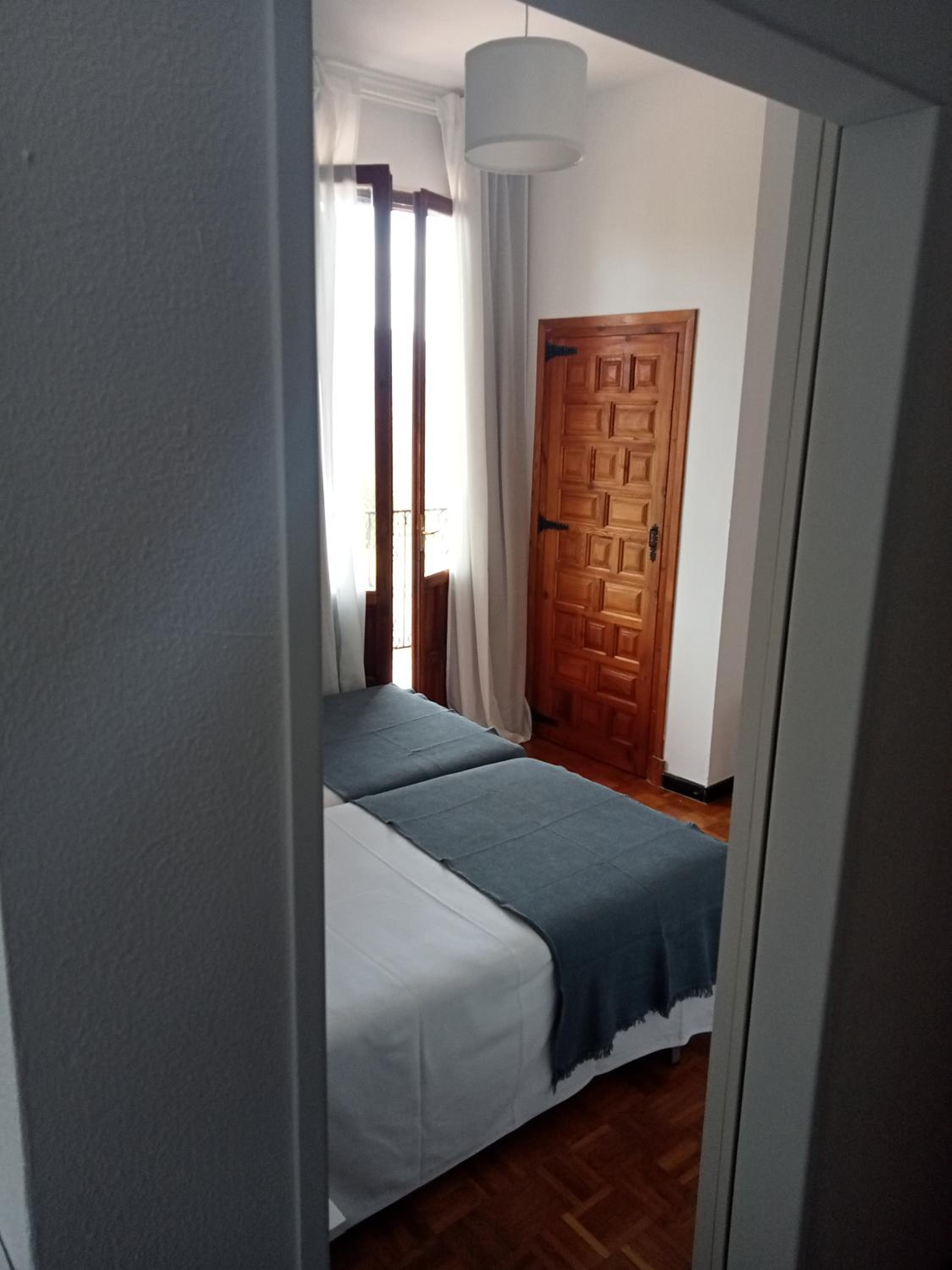 Double Room - Photo 6