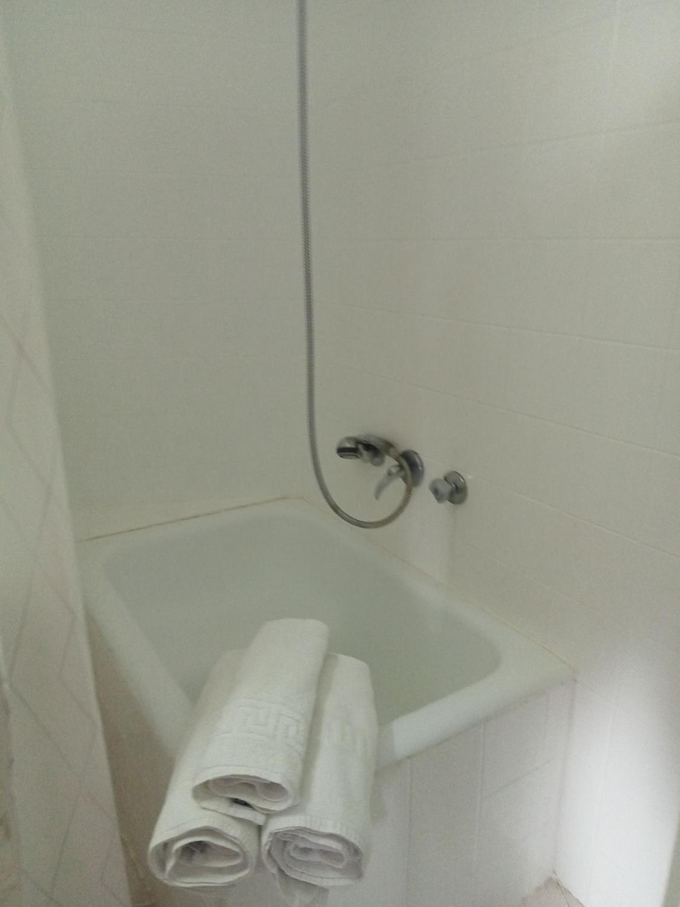 Double Room - Photo 7