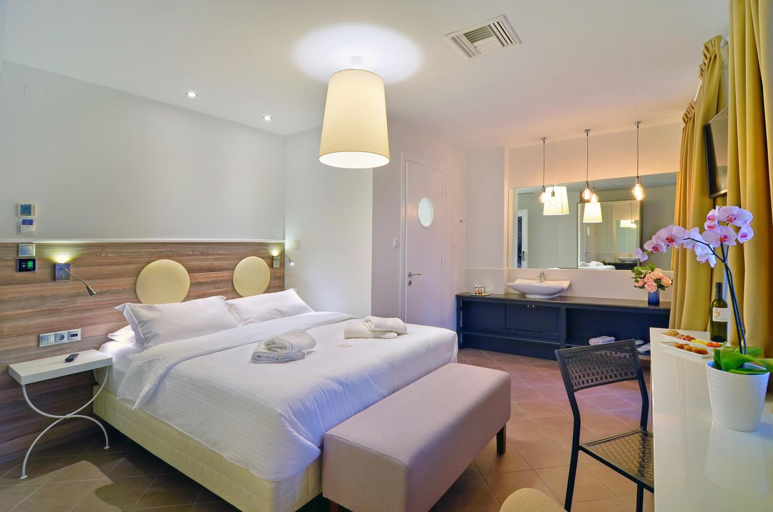 Superior Double Room with Balcony - Photo 1