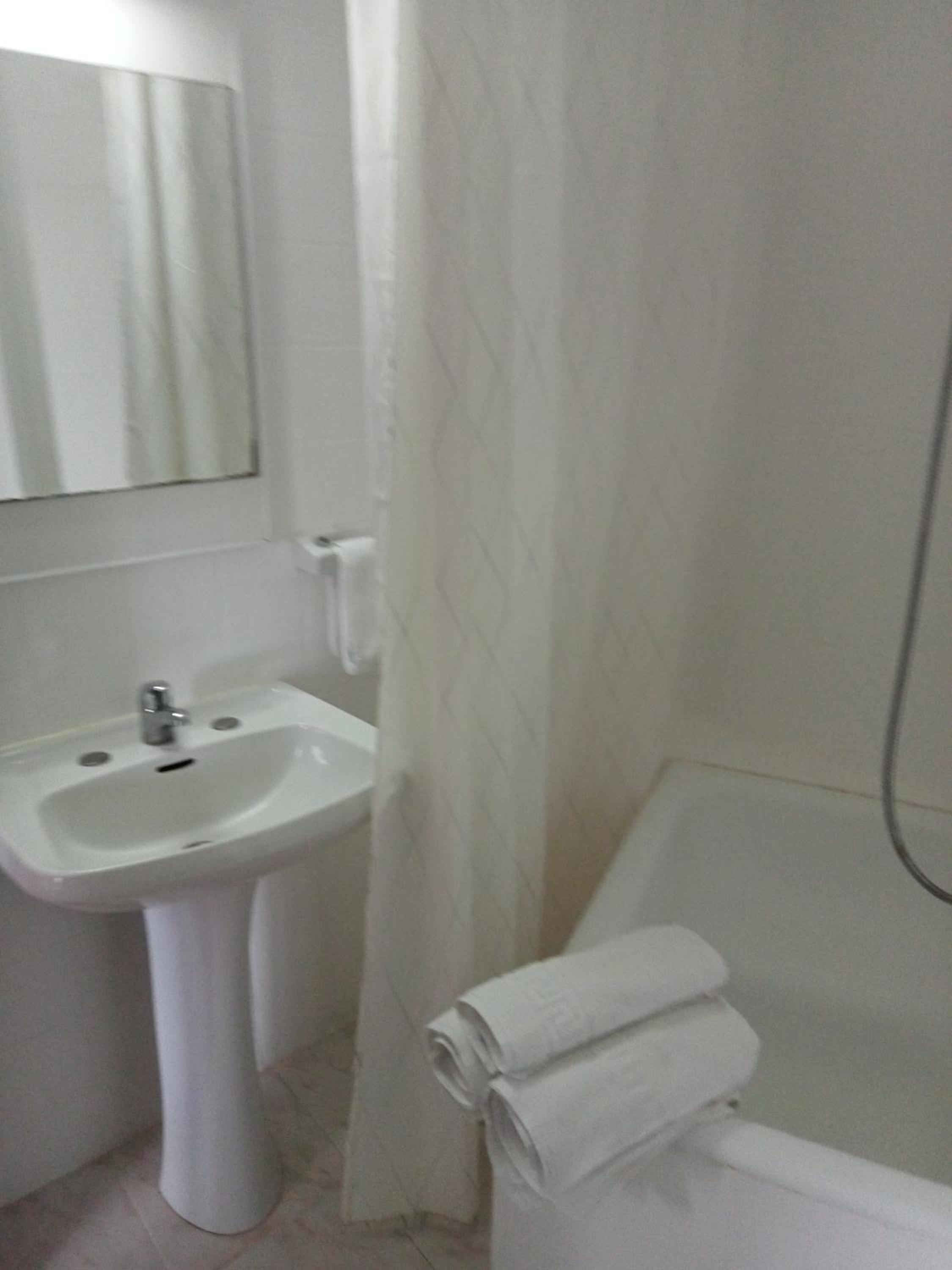 Double Room - Photo 8