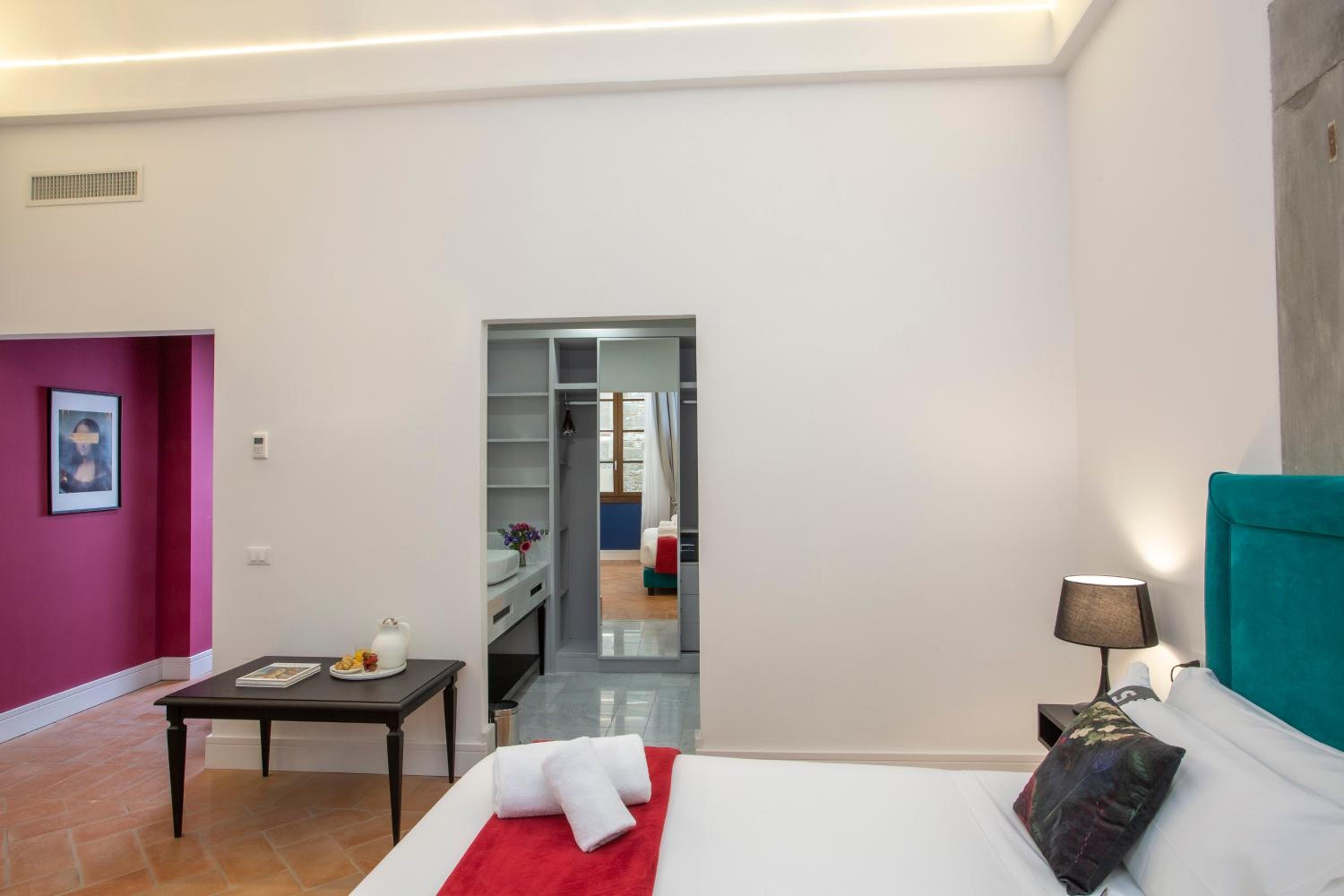 Superior Double or Twin Room thumbnail 5