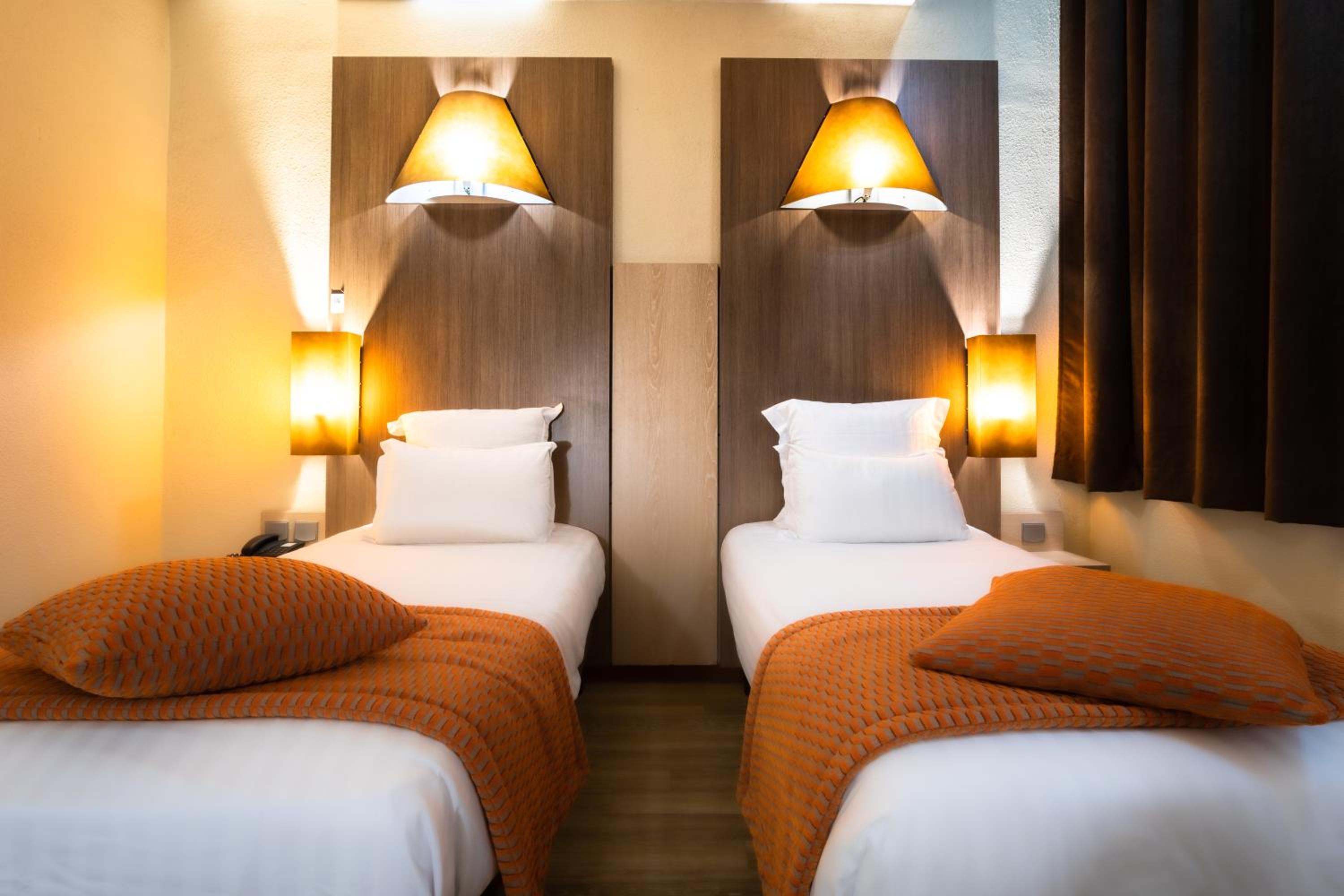 Superior Twin Room with Bath photo 1