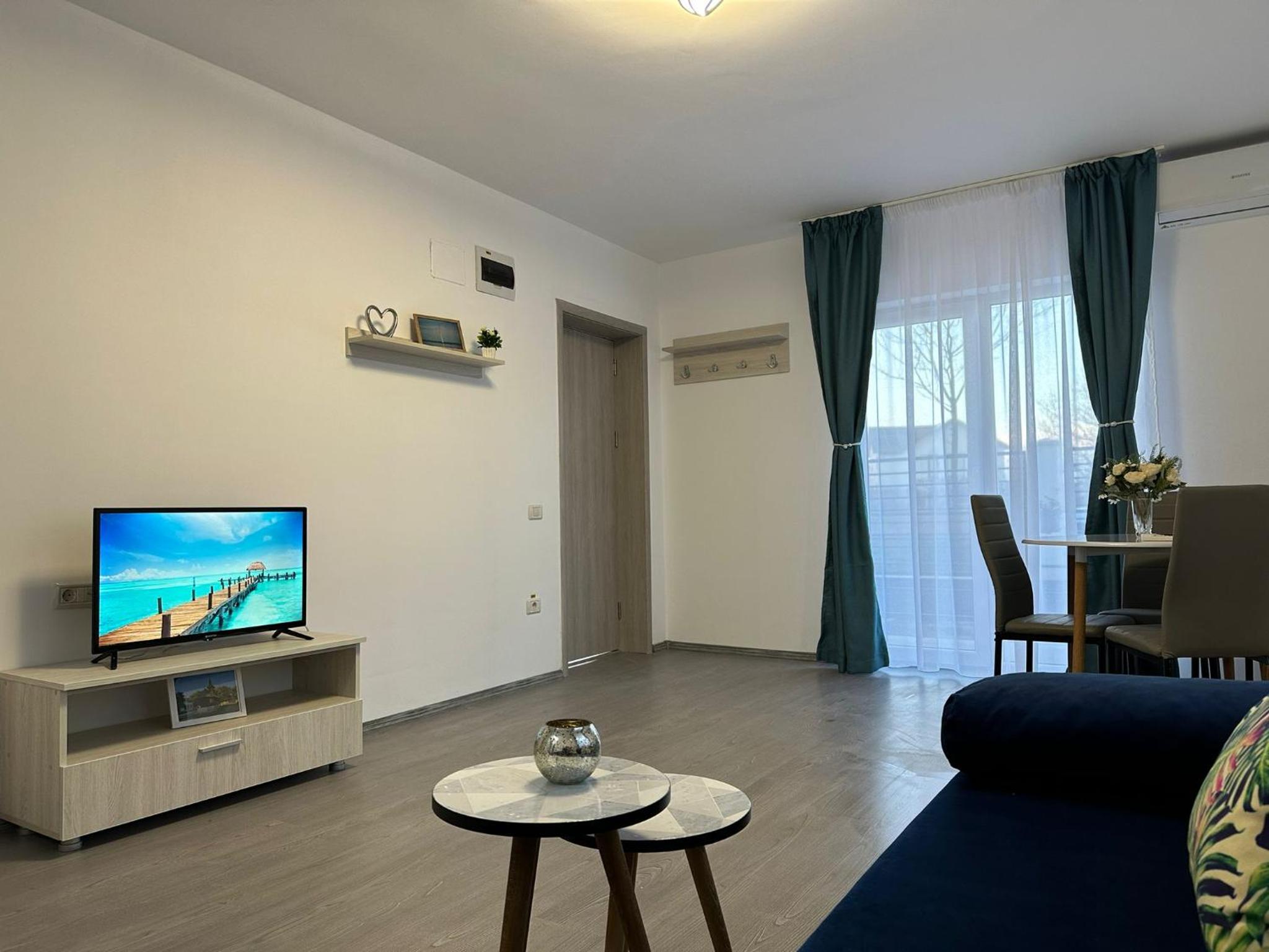 One-Bedroom Apartment photo 1