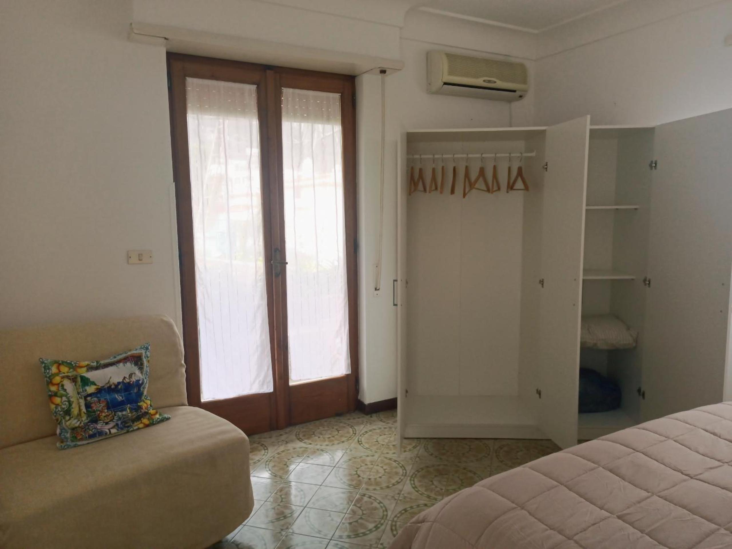 Deluxe Double Room with Extra Bed photo 3