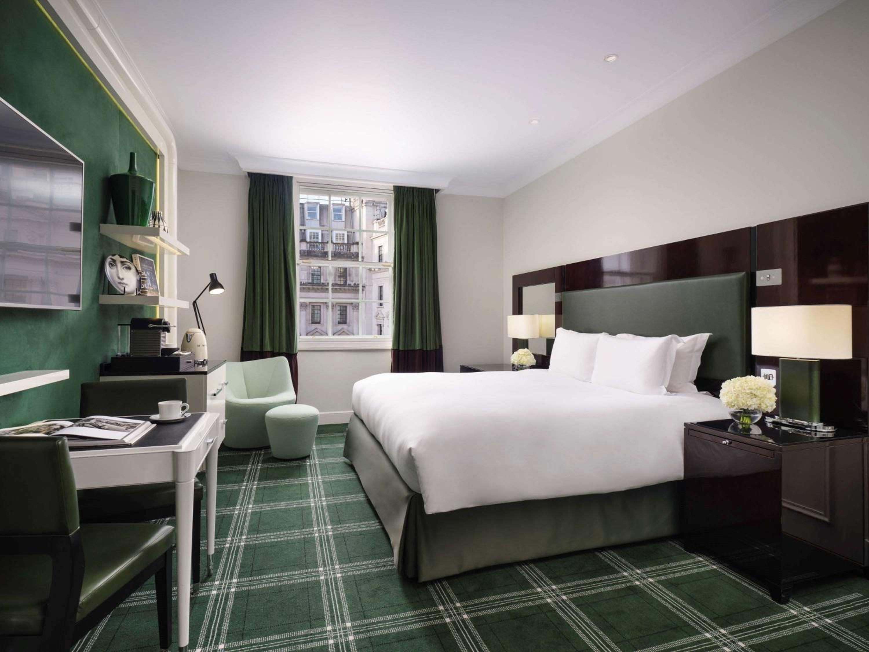 Premium Luxury King Room with Waterloo Place or Pall Mall View photo 1
