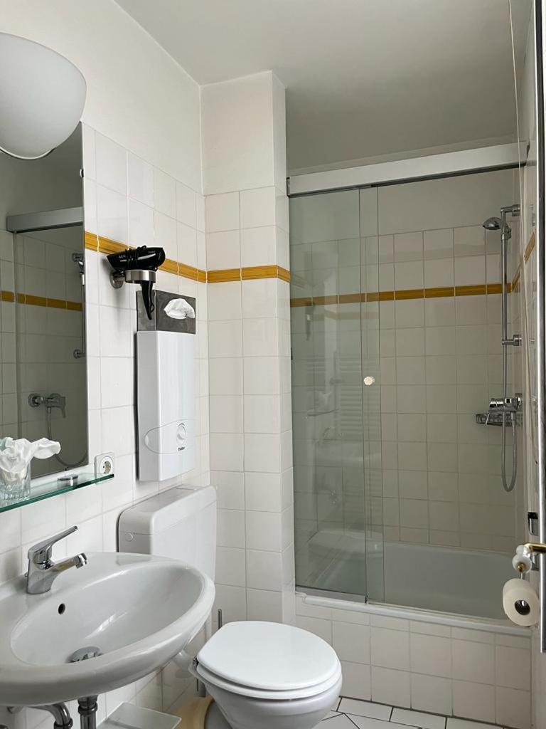 Economy Double Room photo 2