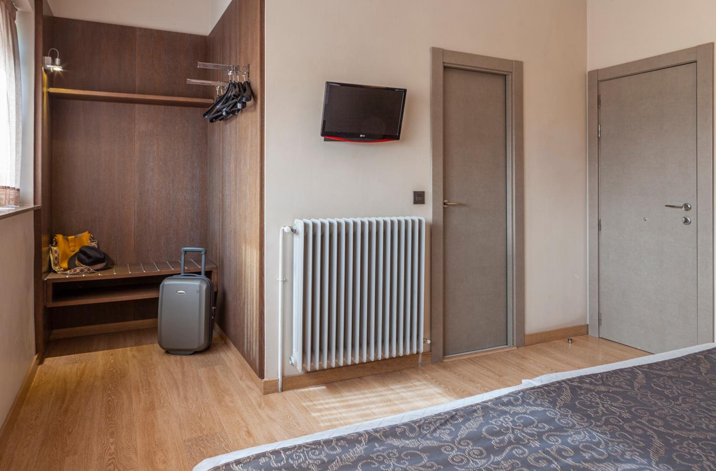 Double or Twin Room - Photo 24