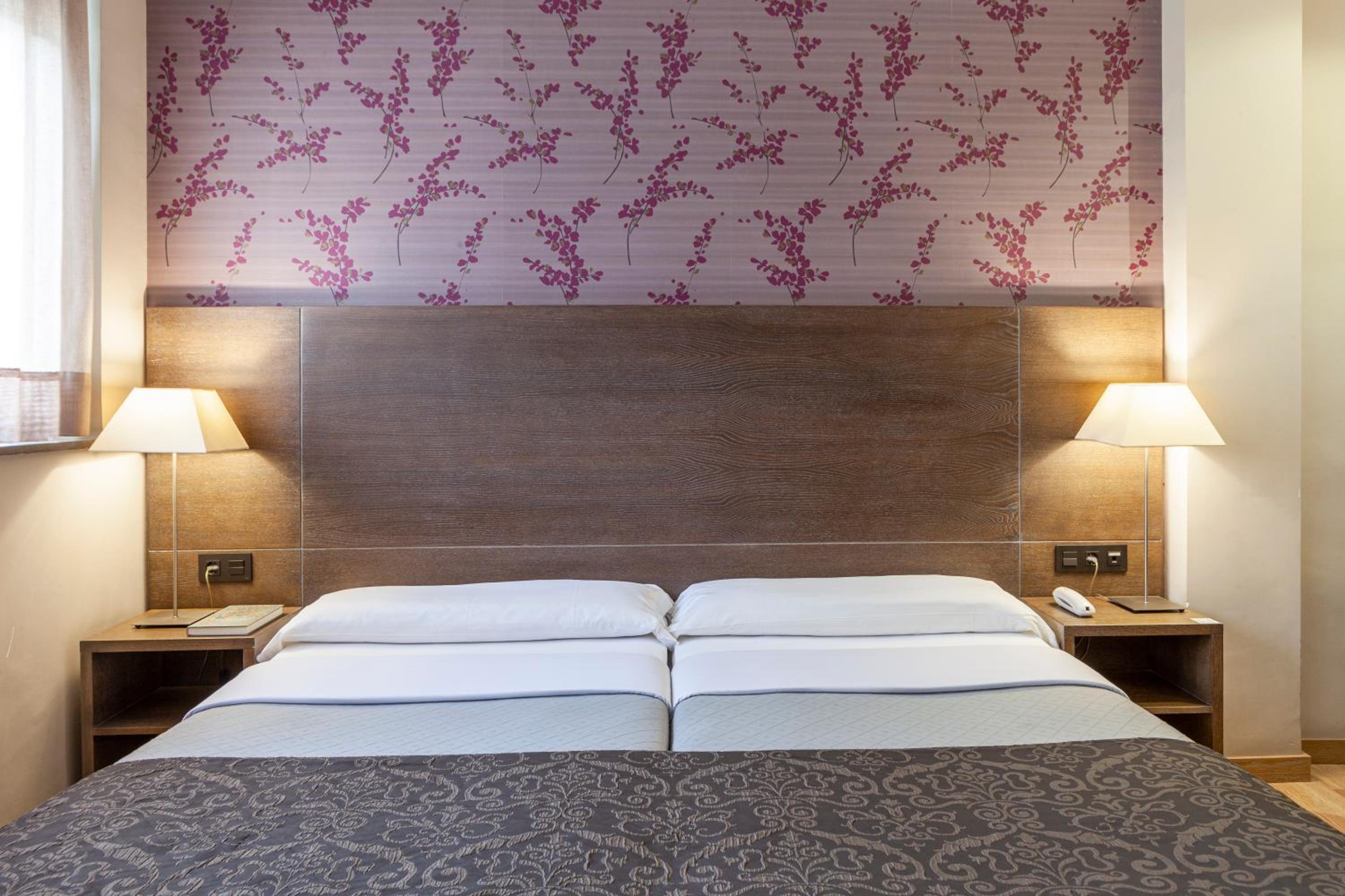 Double or Twin Room - Photo 11