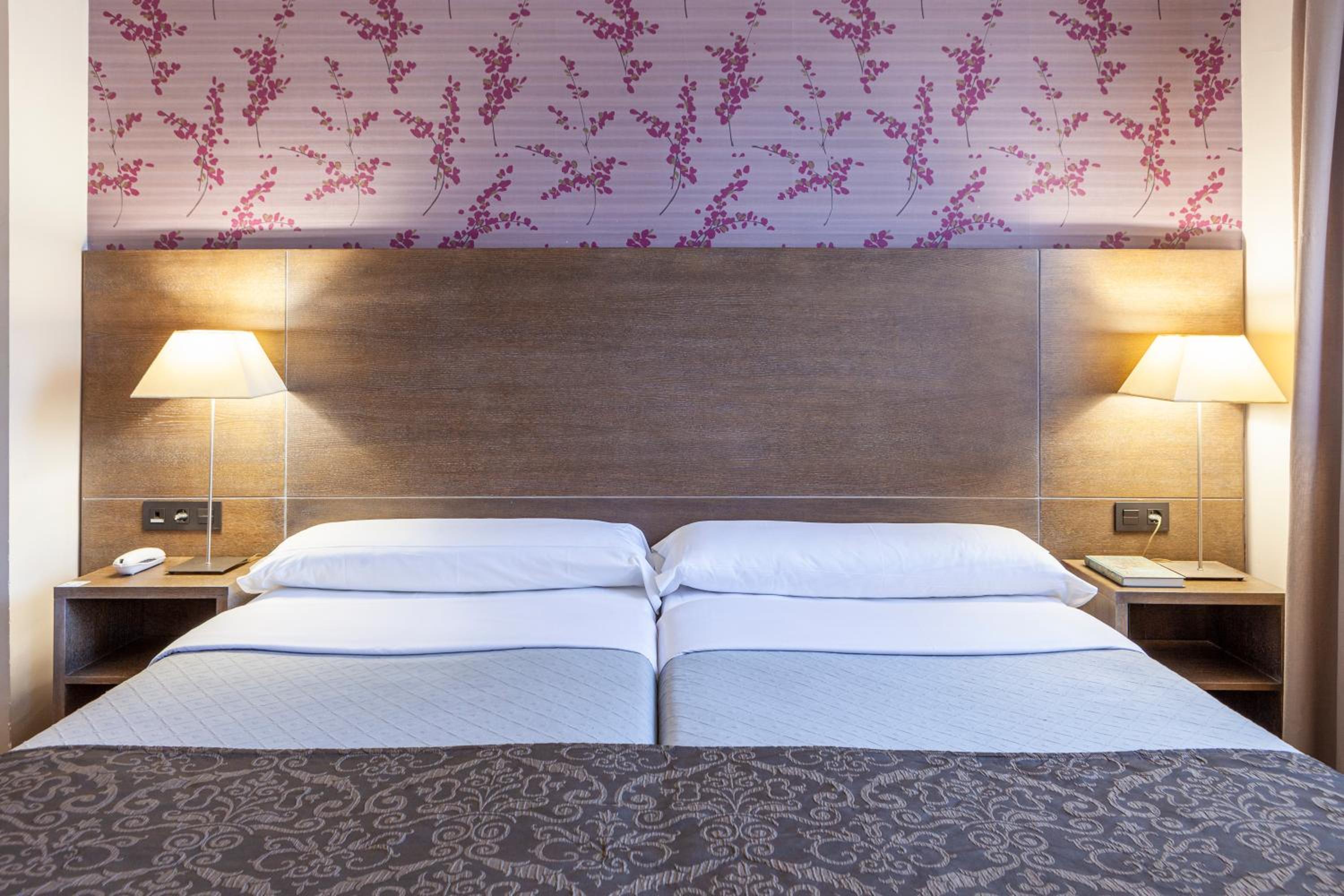 Double or Twin Room - Photo 26