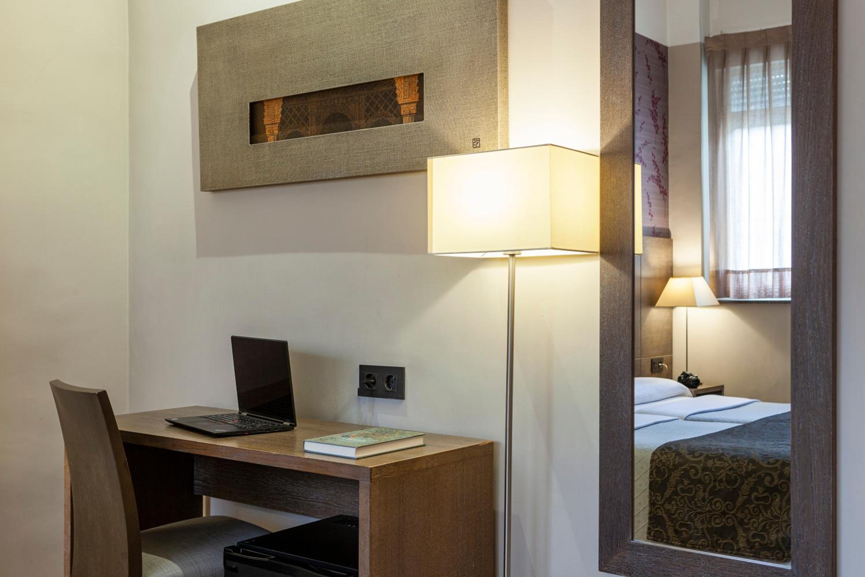 Double or Twin Room - Photo 12