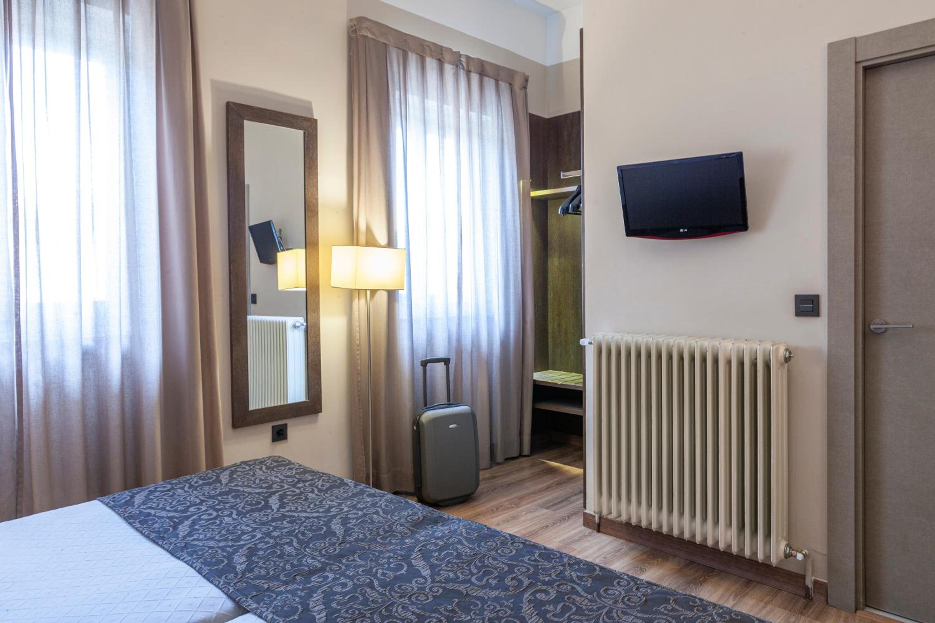 Double or Twin Room - Photo 27