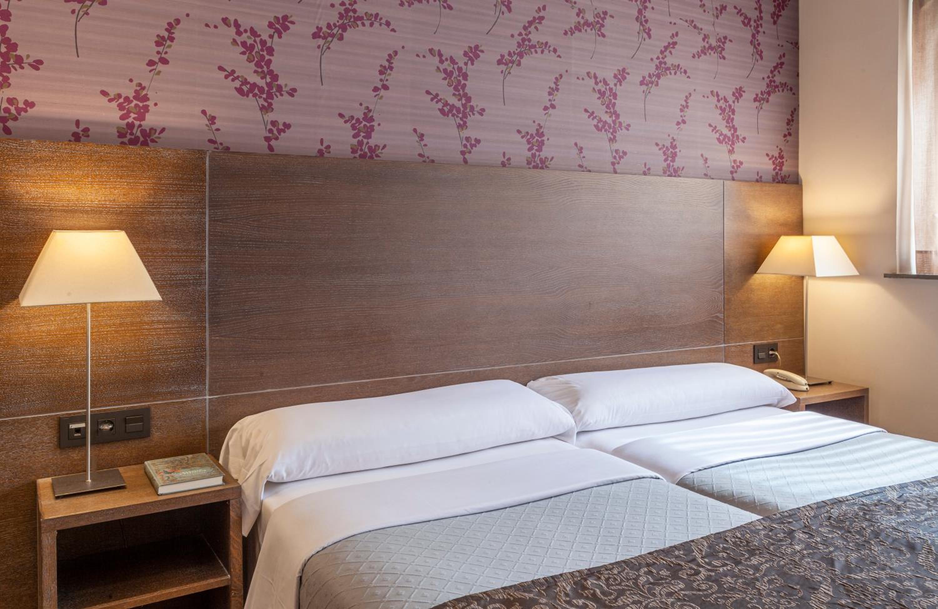 Double or Twin Room - Photo 31