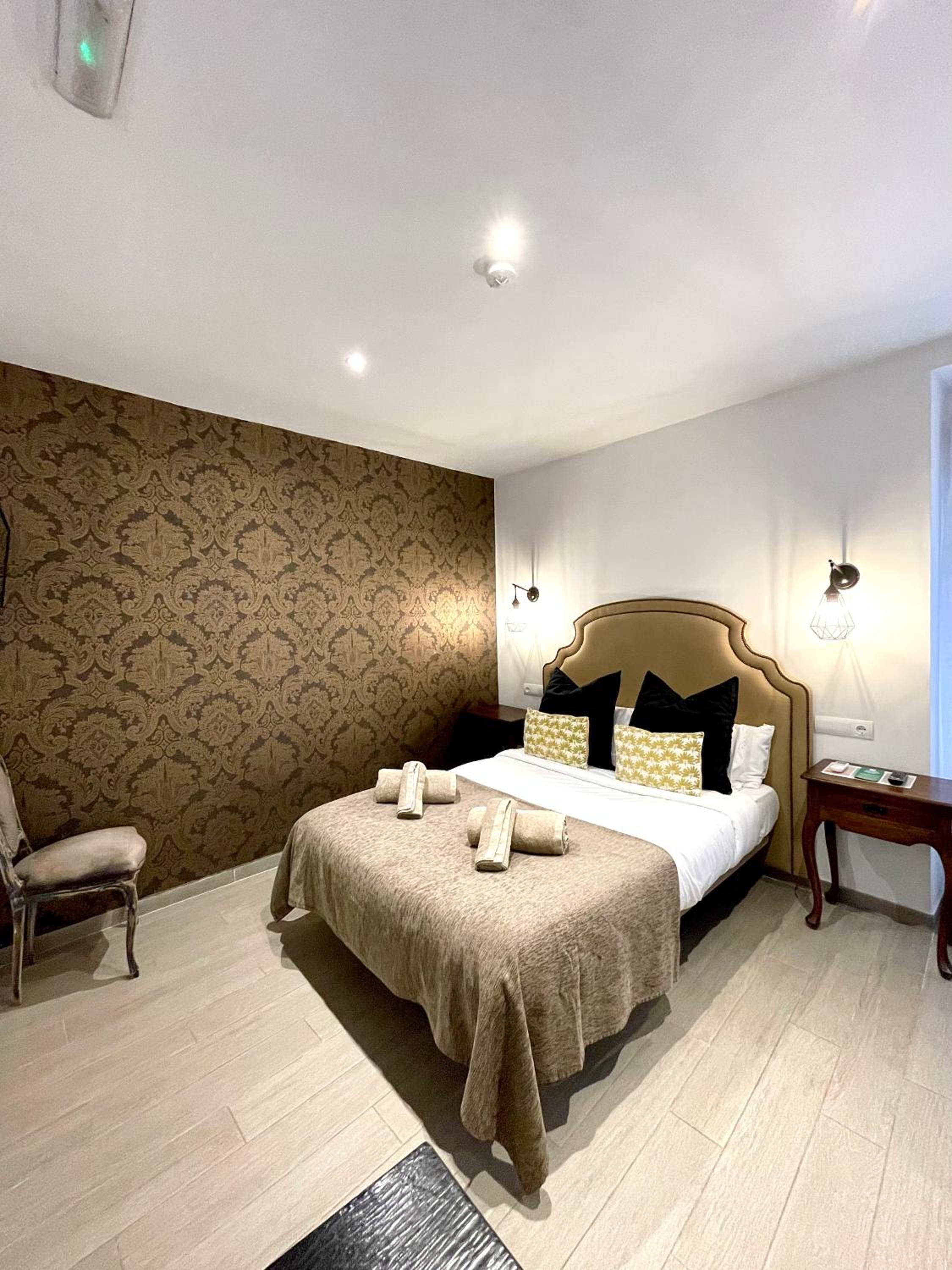 Double Room - Photo 6
