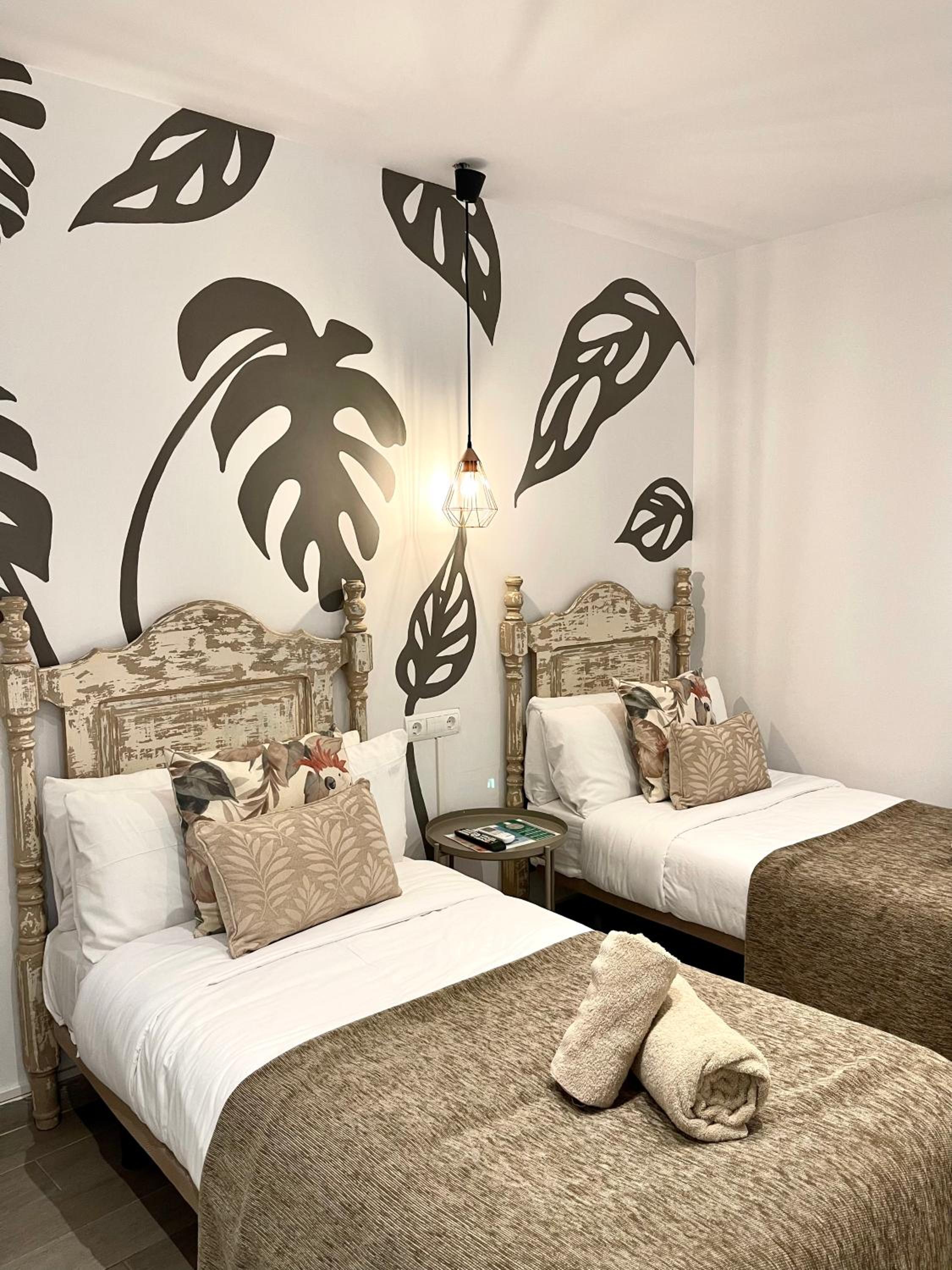 Twin Room - Photo 2