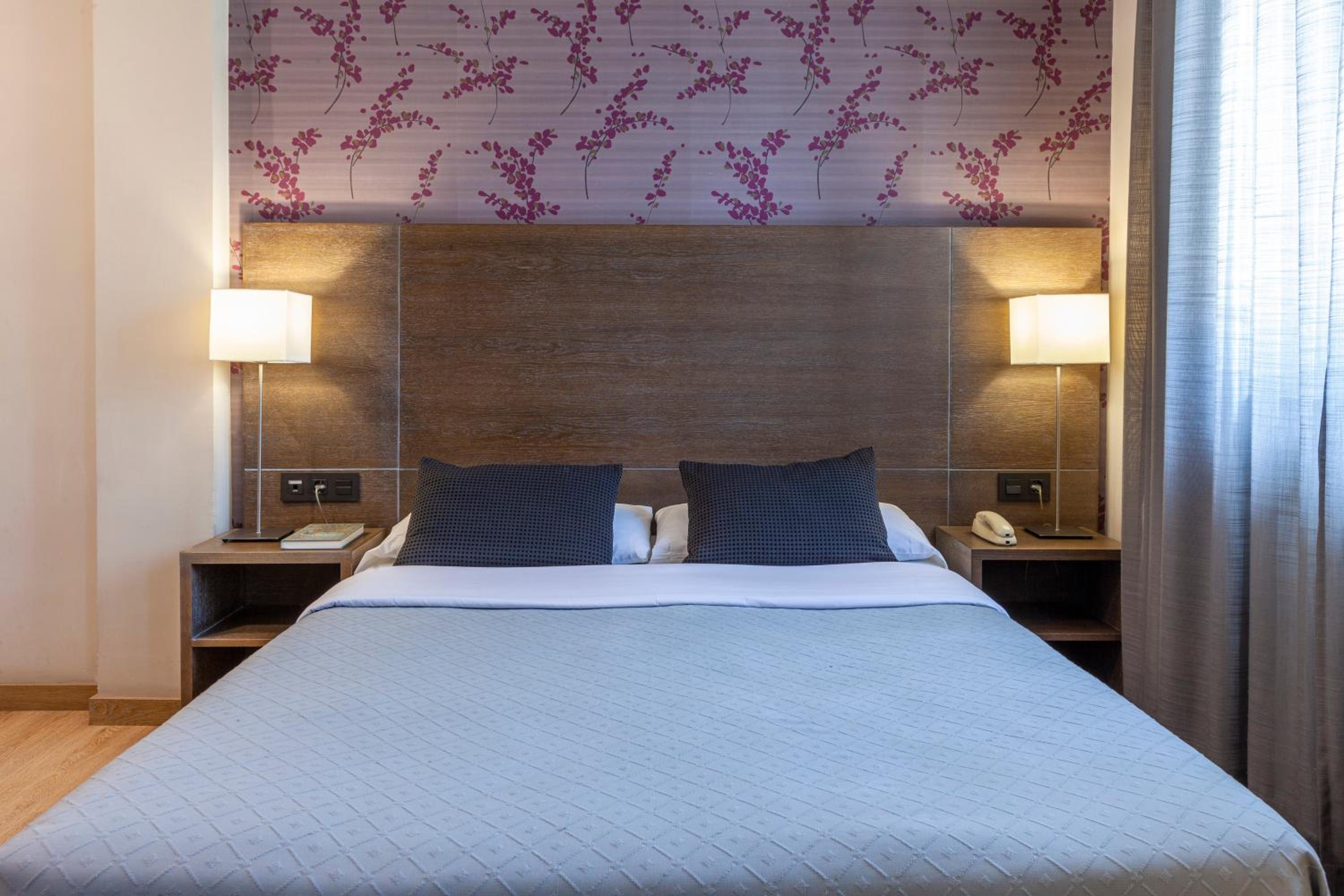 Queen Room photo 3