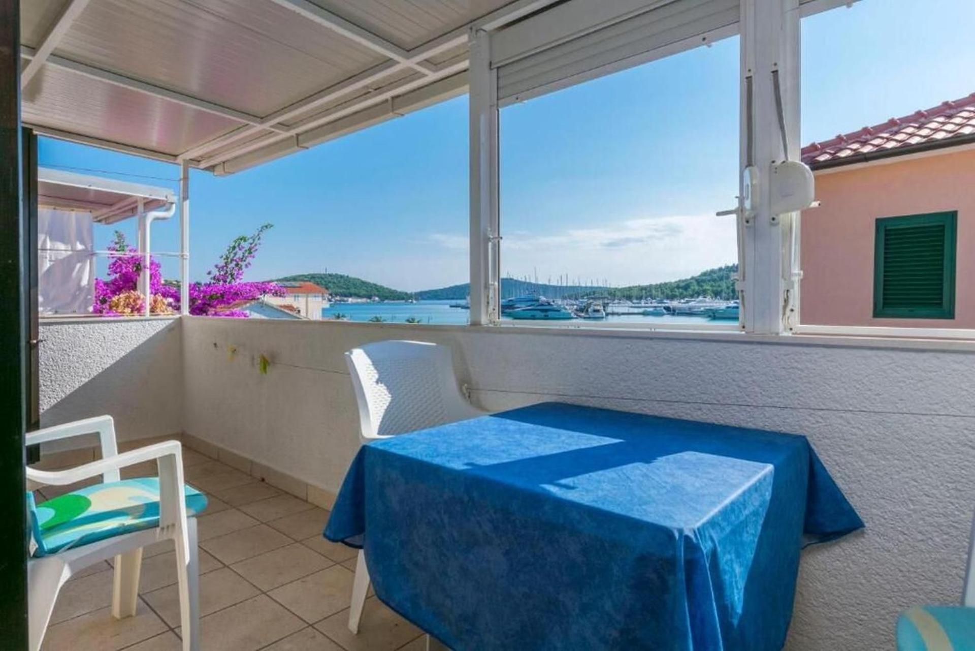One-Bedroom Apartment with Balcony photo 3