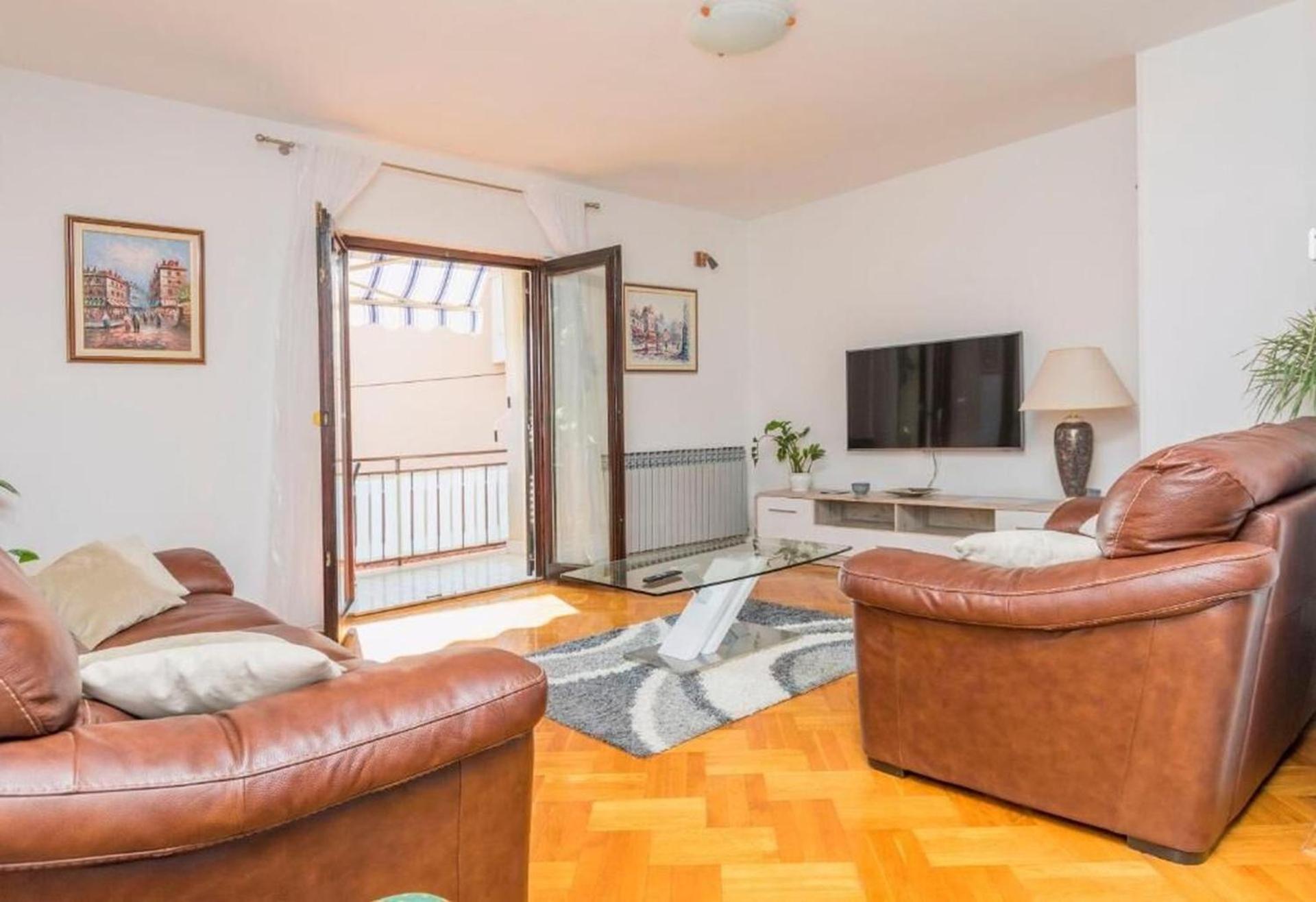 Three-Bedroom Apartment photo 1