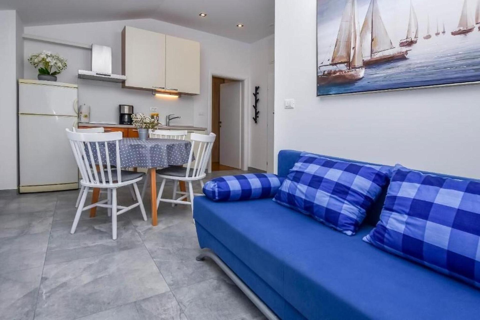 One-Bedroom Apartment with Balcony photo 2