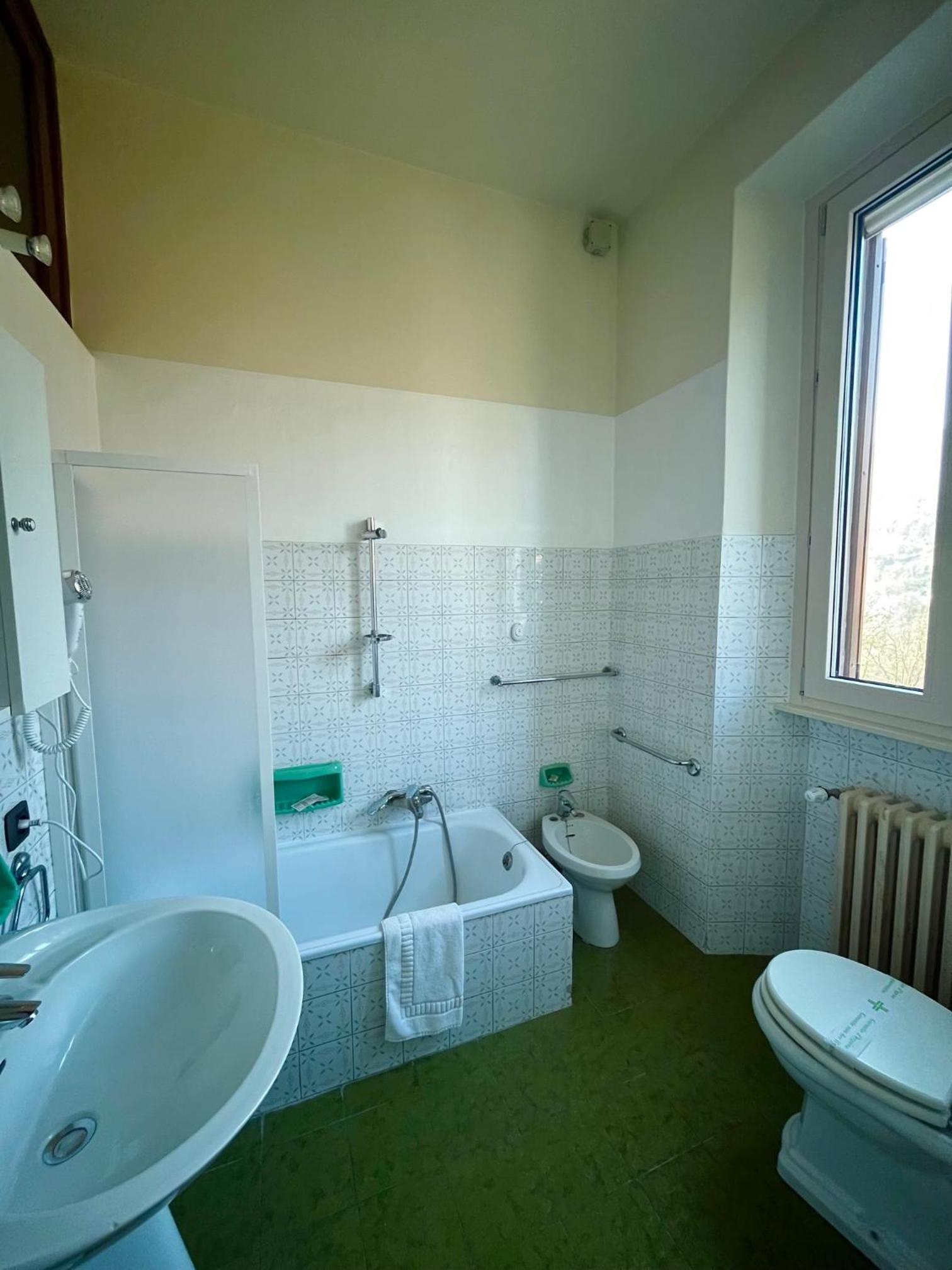 Double Room - Photo 5