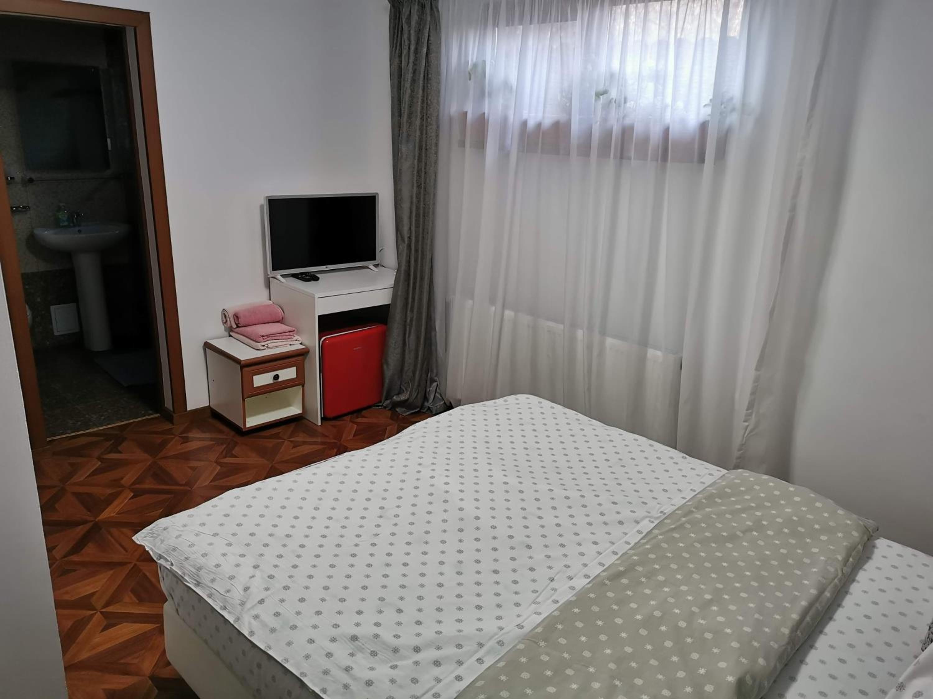 Double Room with Private Bathroom - Photo 5