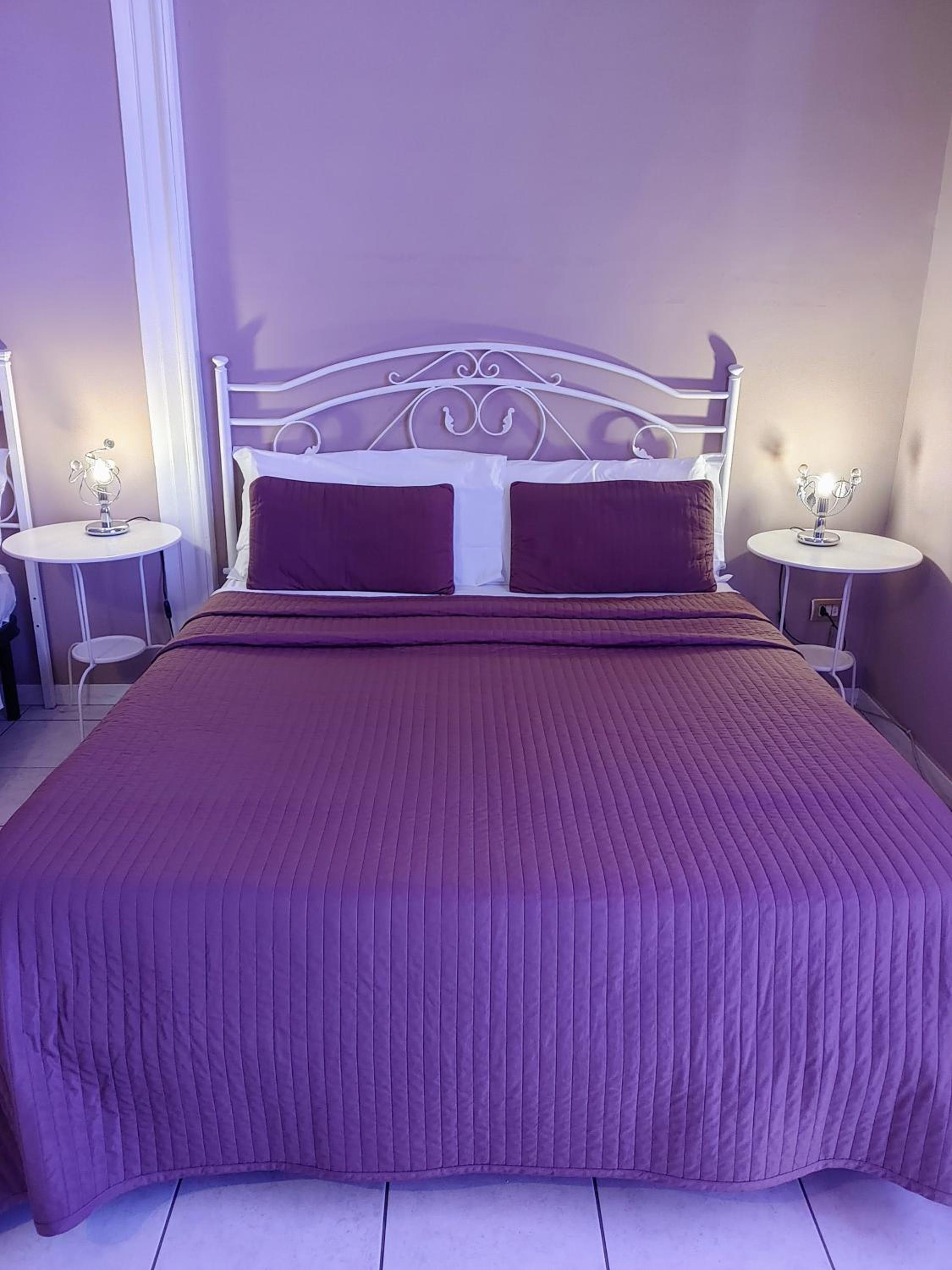 Double or Twin Room with Balcony - Photo 9