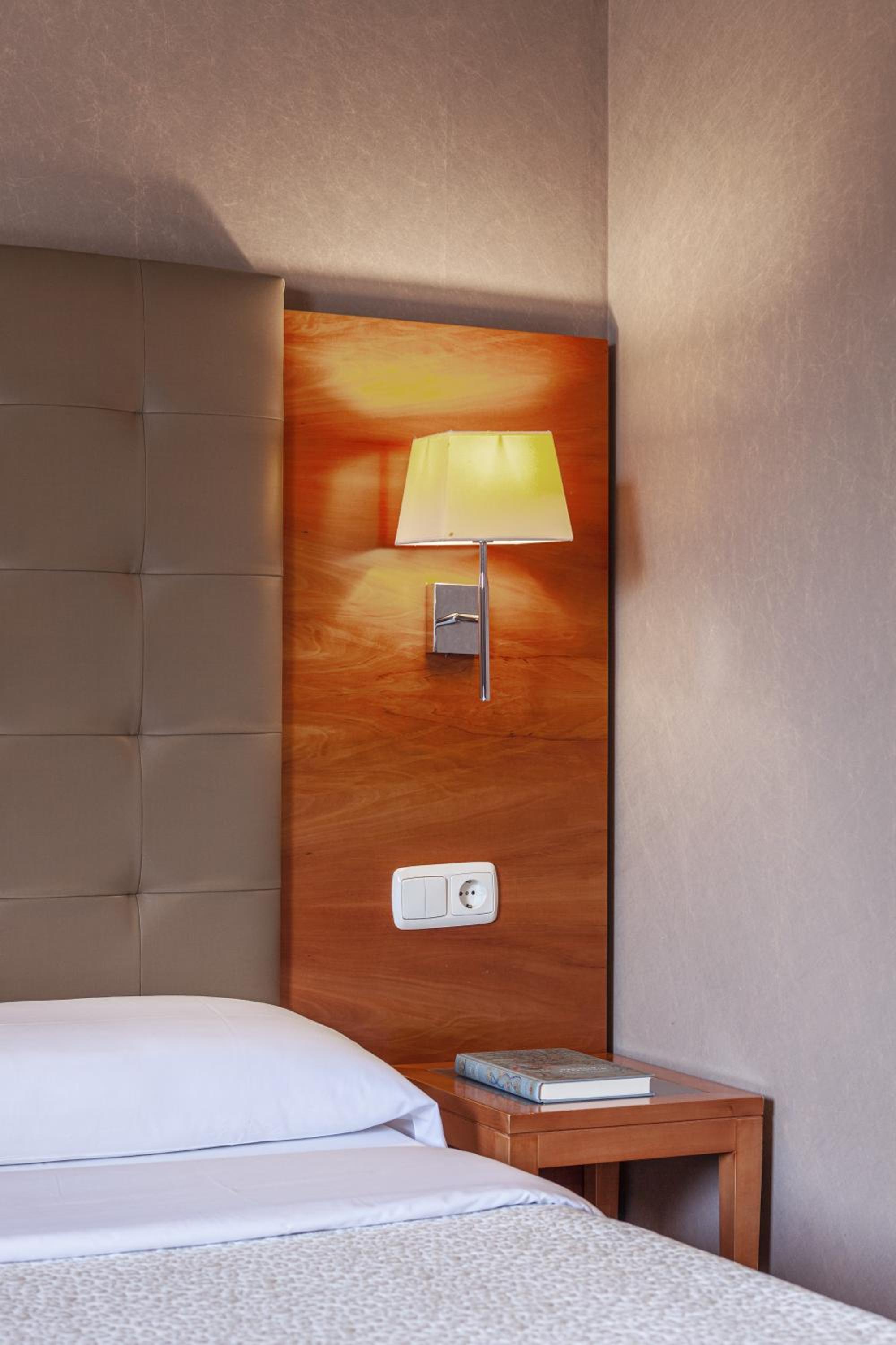 Double or Twin Room - Photo 23