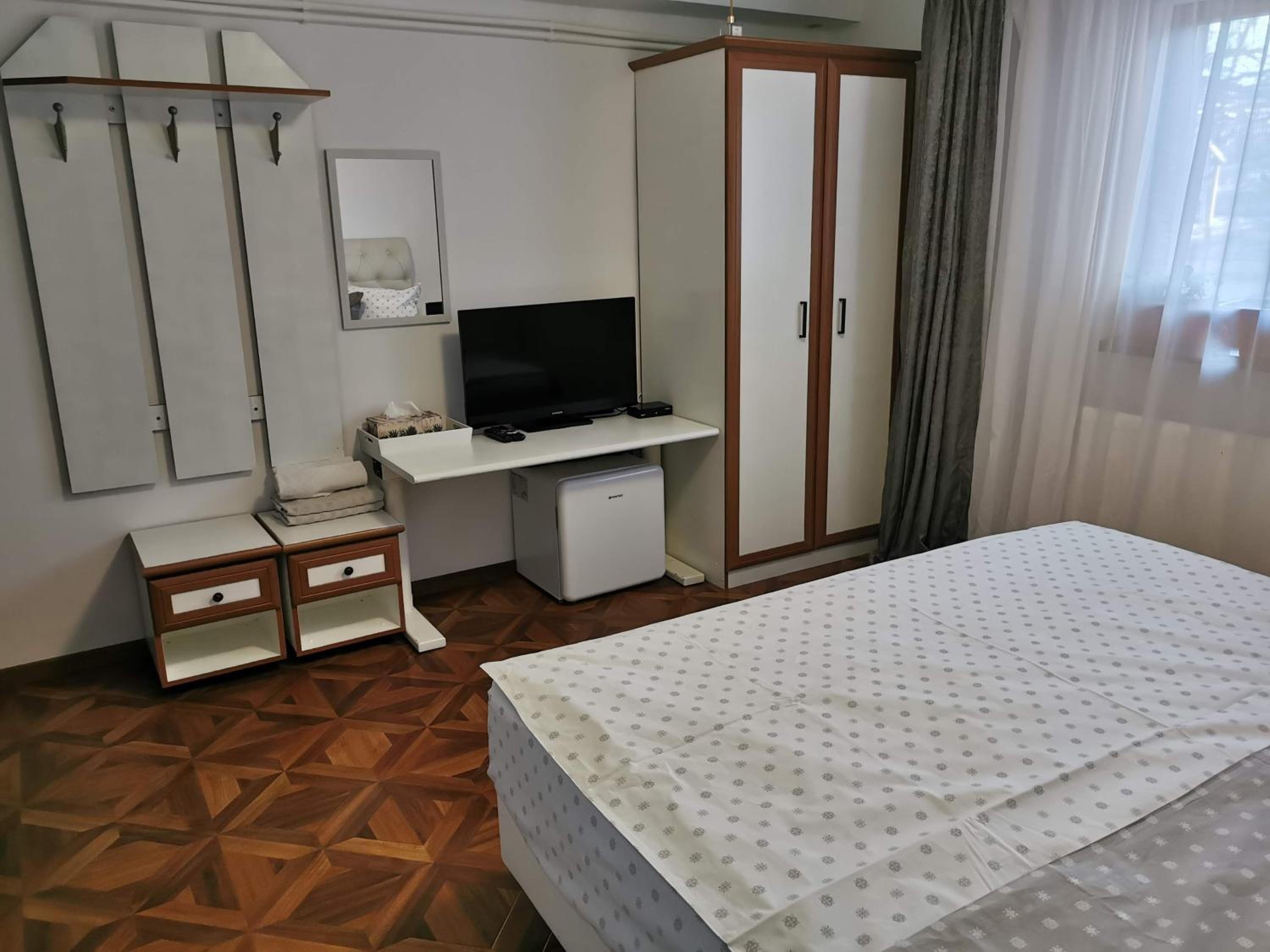 Double Room with Private Bathroom - Photo 4