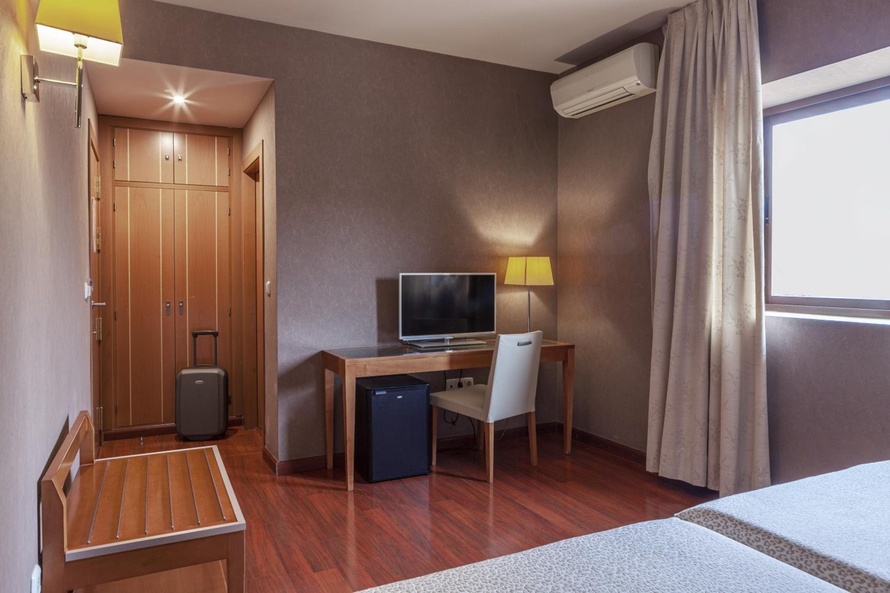Double or Twin Room - Photo 22