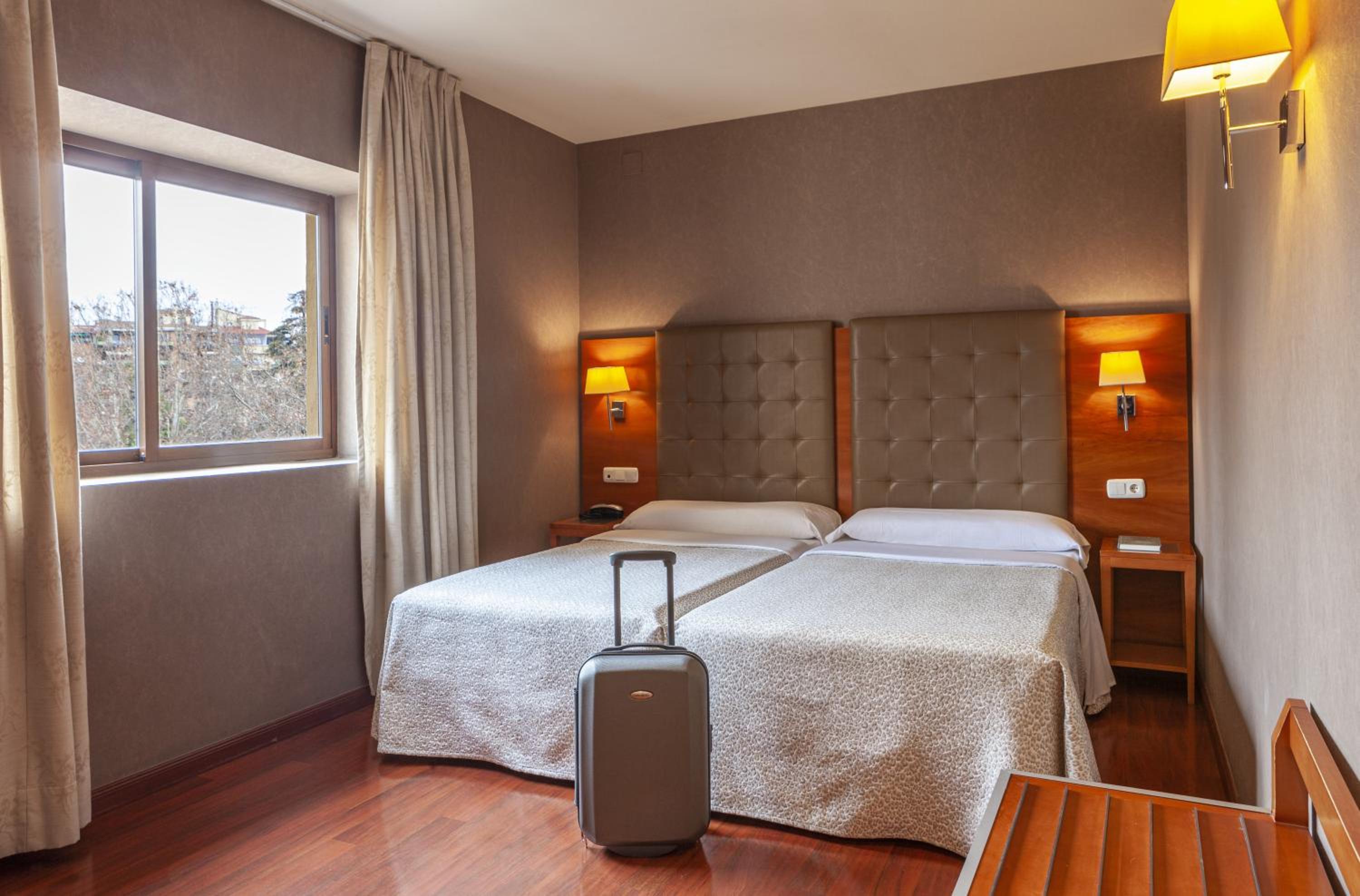 Double or Twin Room - Photo 3