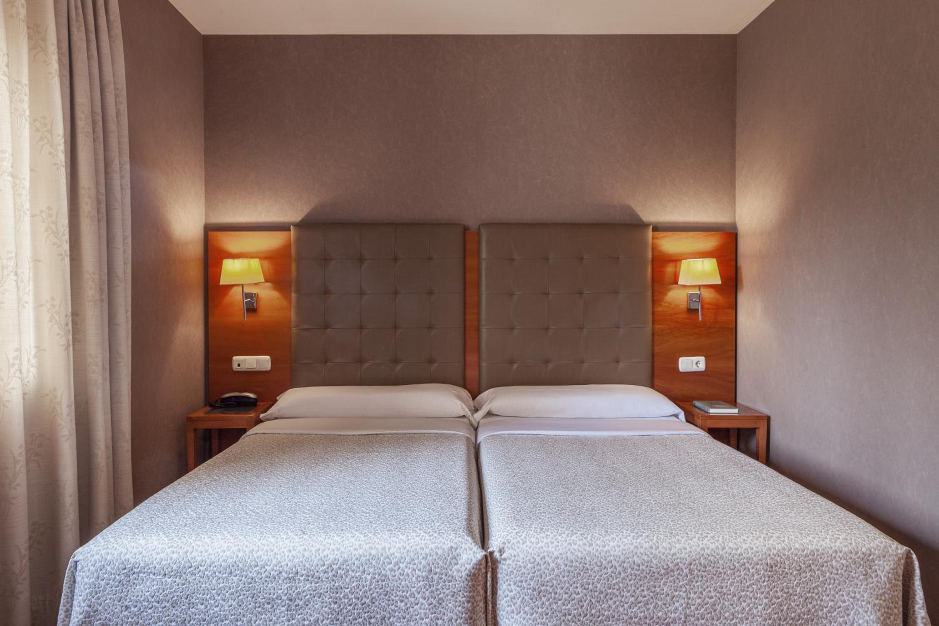 Double or Twin Room - Photo 20