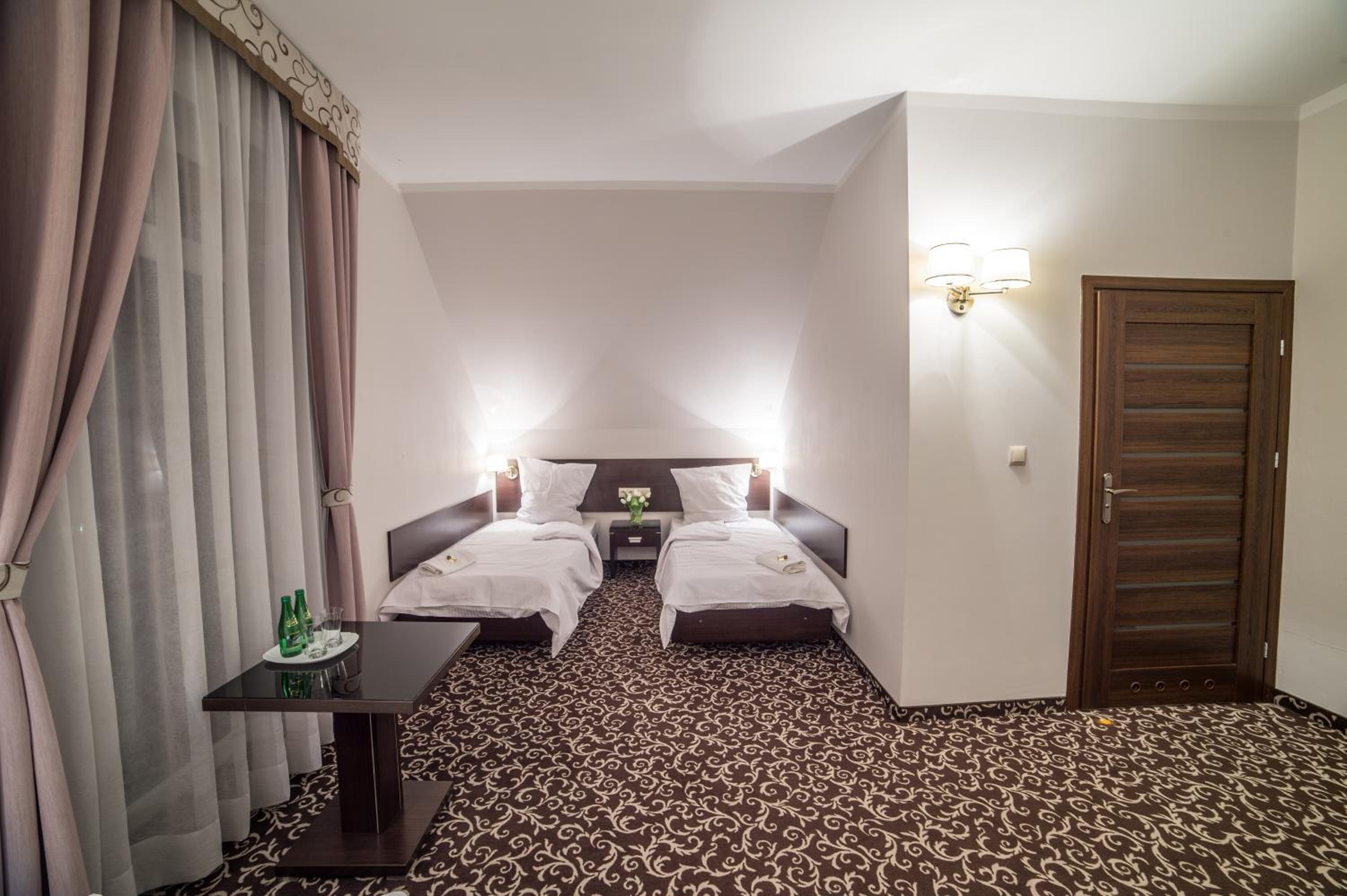 Comfort Triple Room with Shower - Photo 1