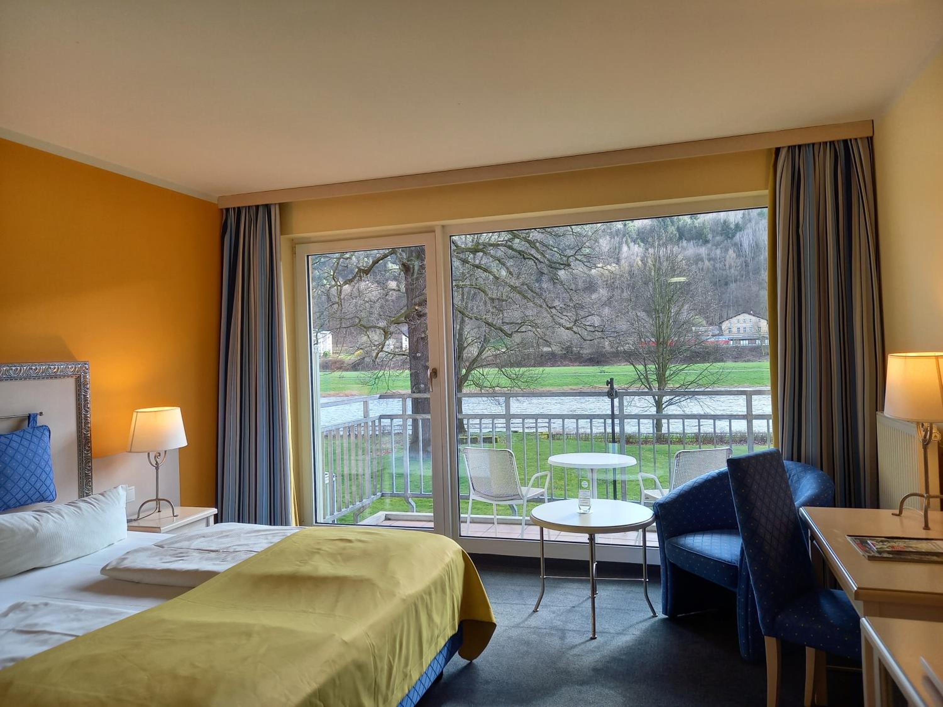 Elbblick Zimmer mit Balkon