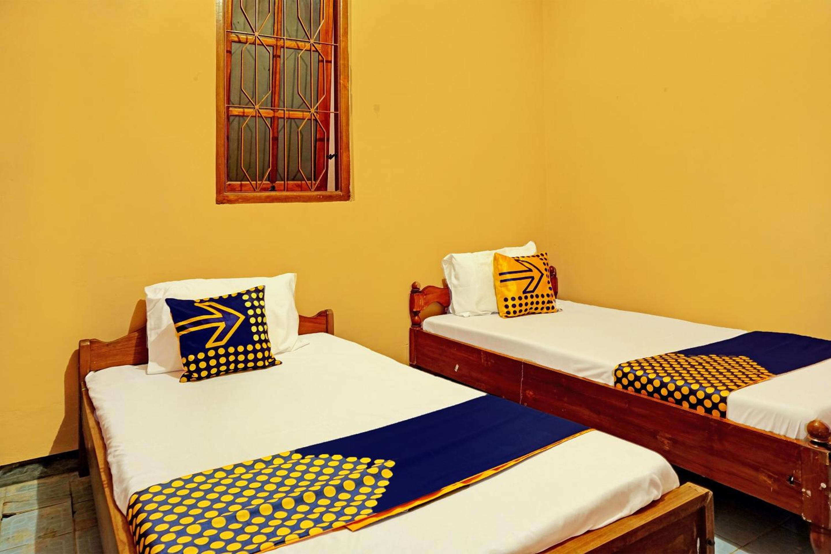 Economy Twin Room photo 1