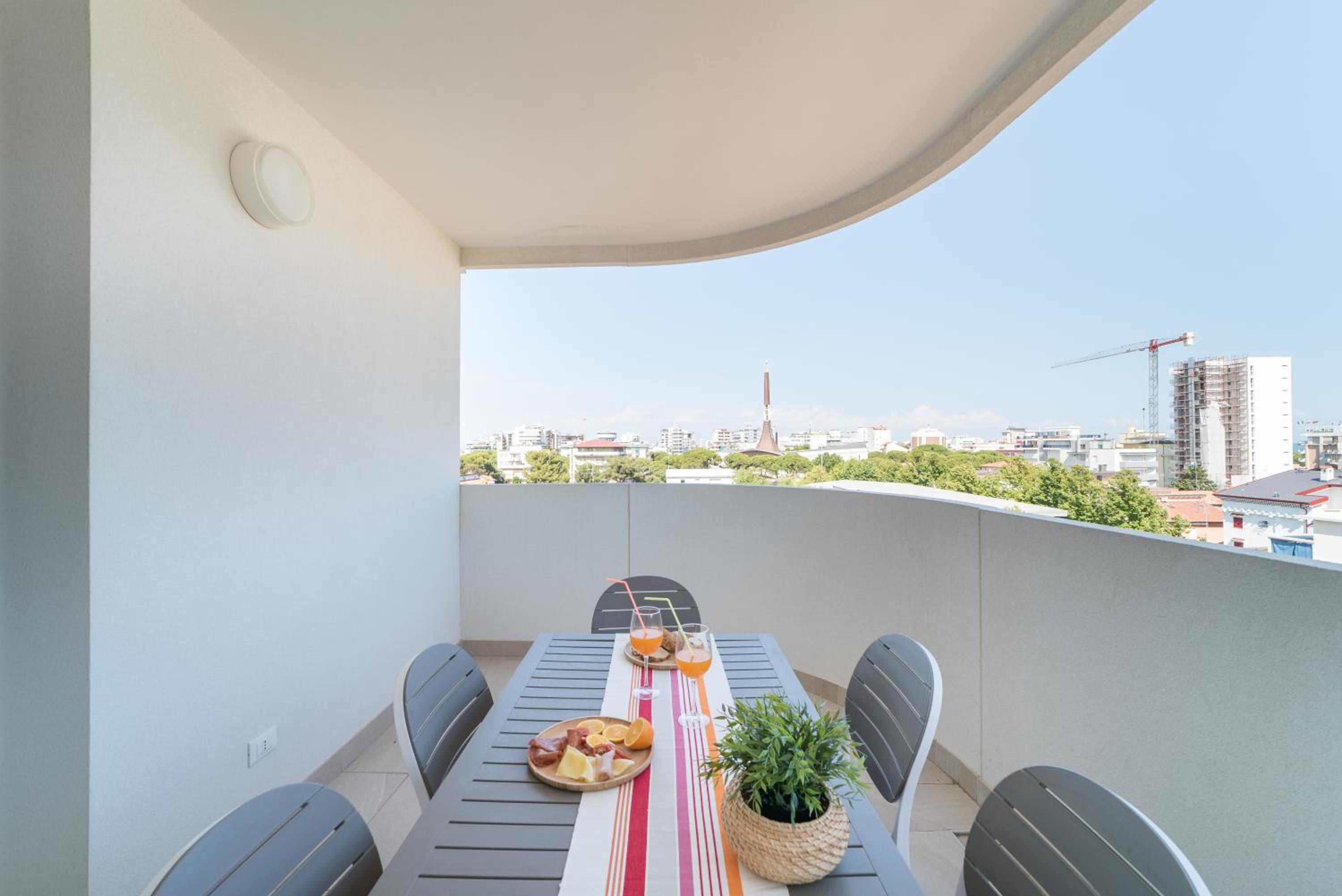 One-Bedroom Apartment with Terrace - Beach included photo 3