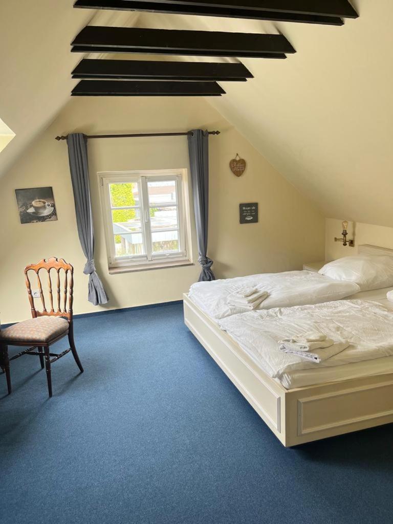 Large Double Room photo 2
