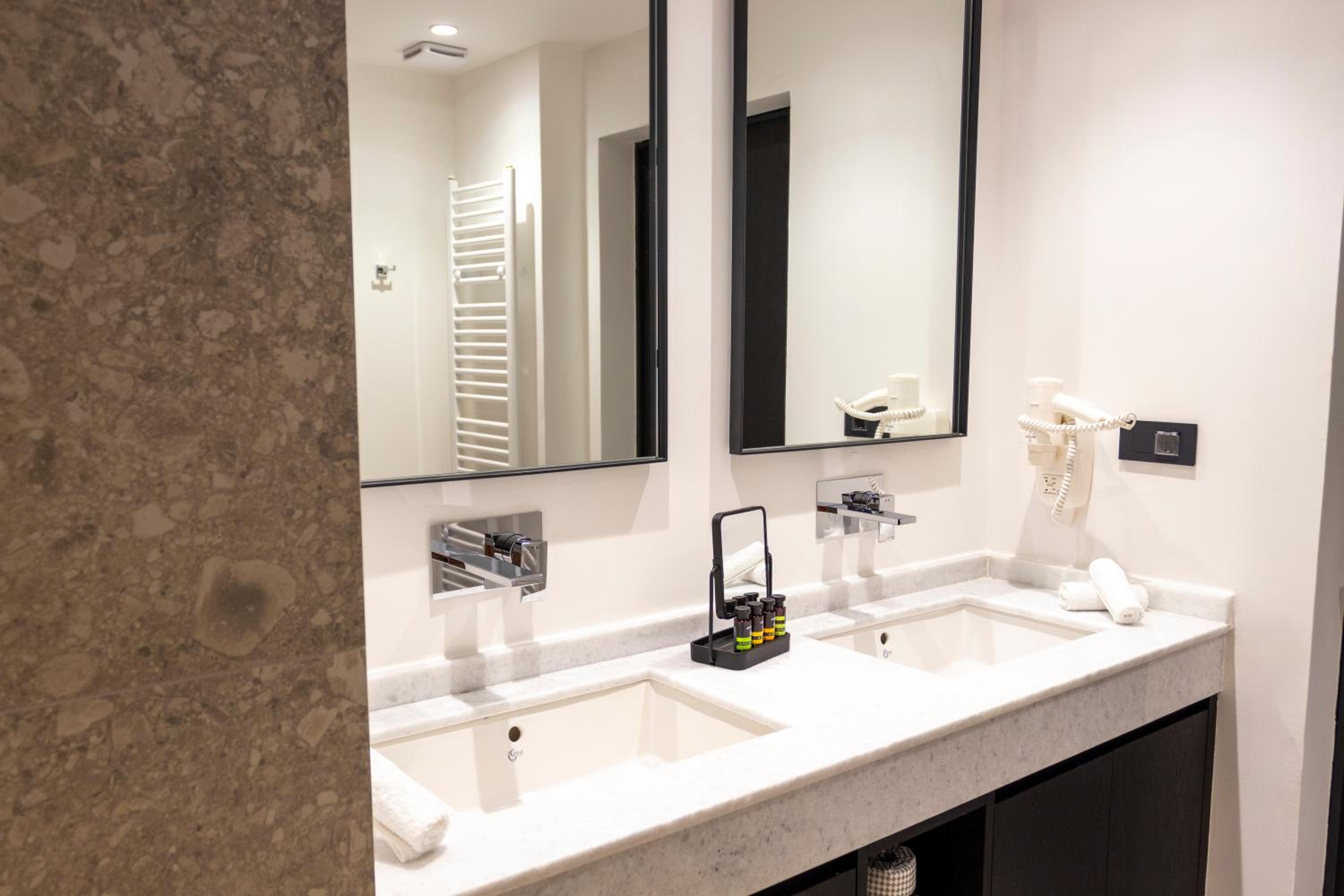 Deluxe Suite photo 2