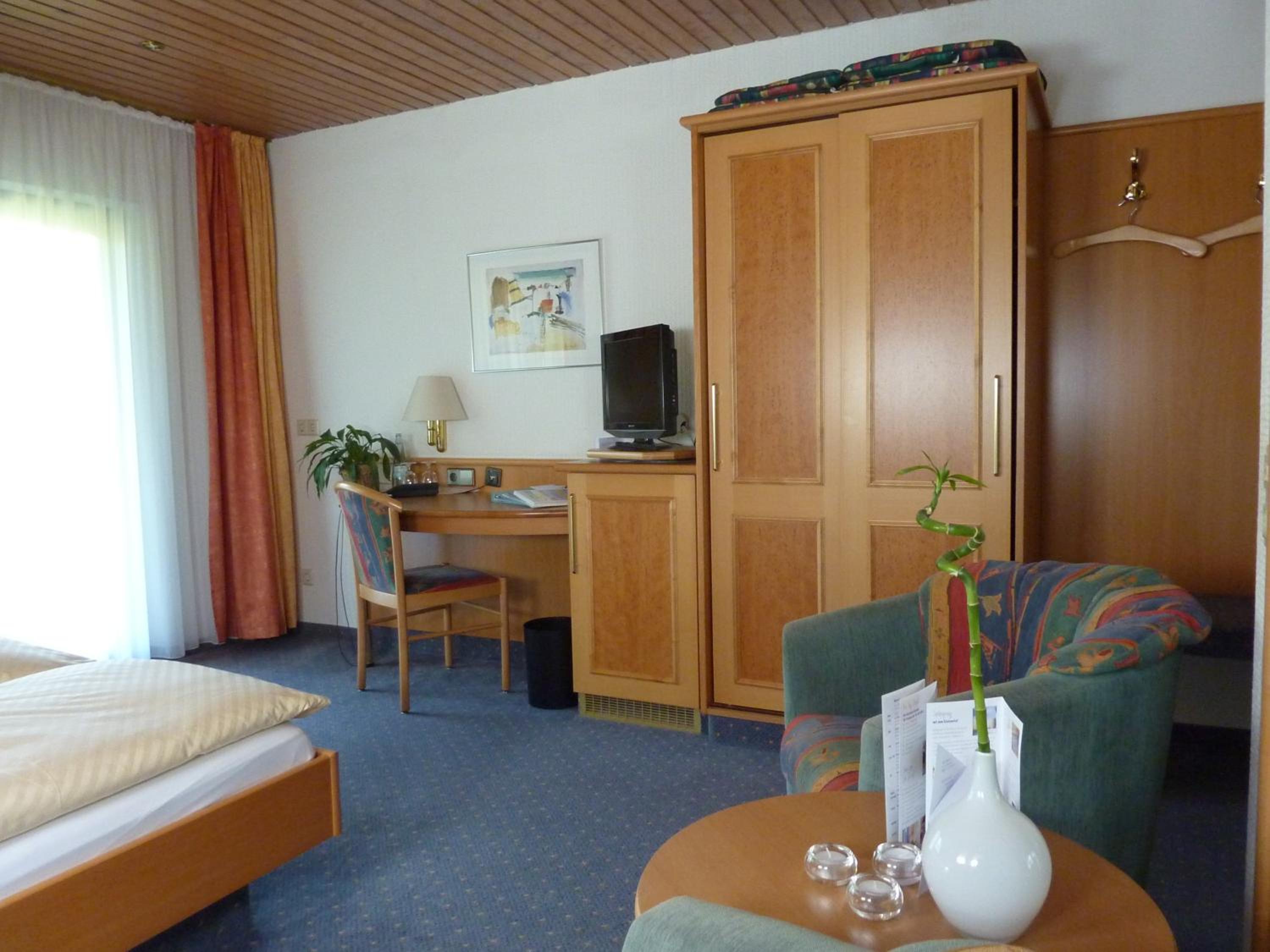 Double Room with Balcony - Photo 7