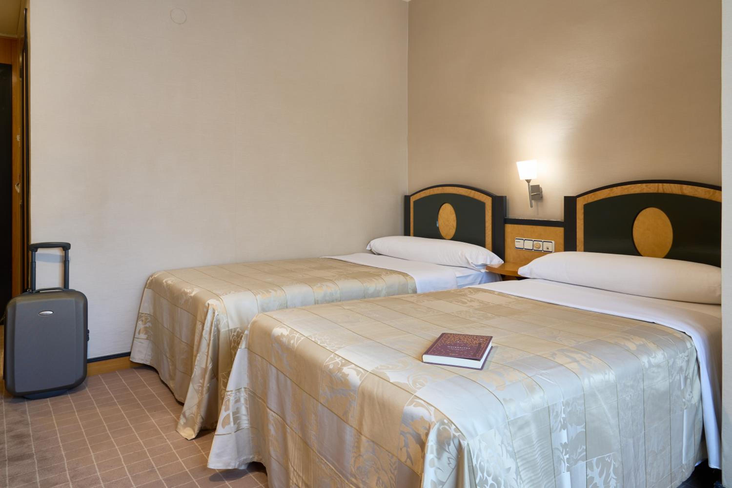 Double or Twin Room - Photo 3