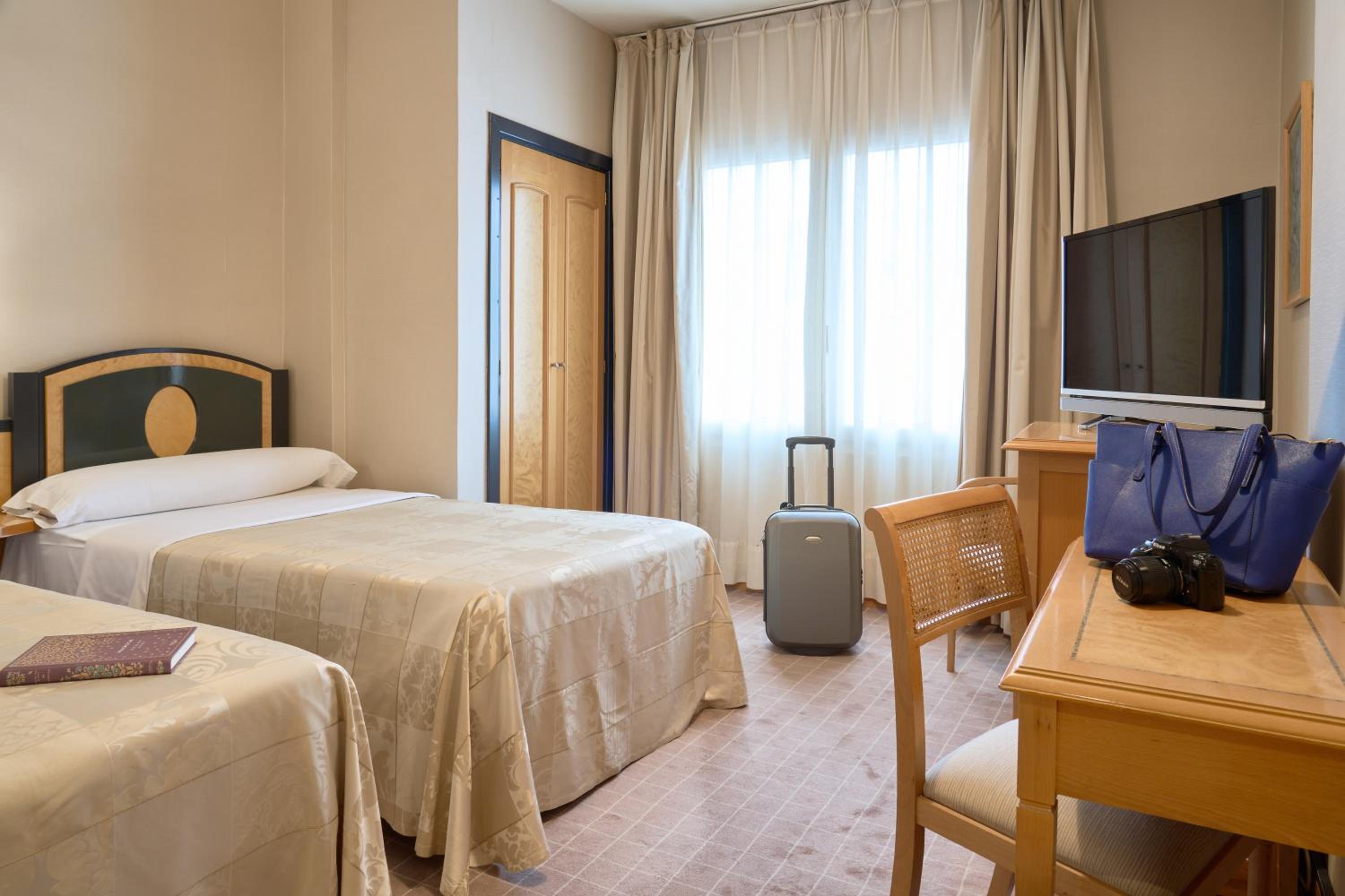 Double or Twin Room - Photo 1