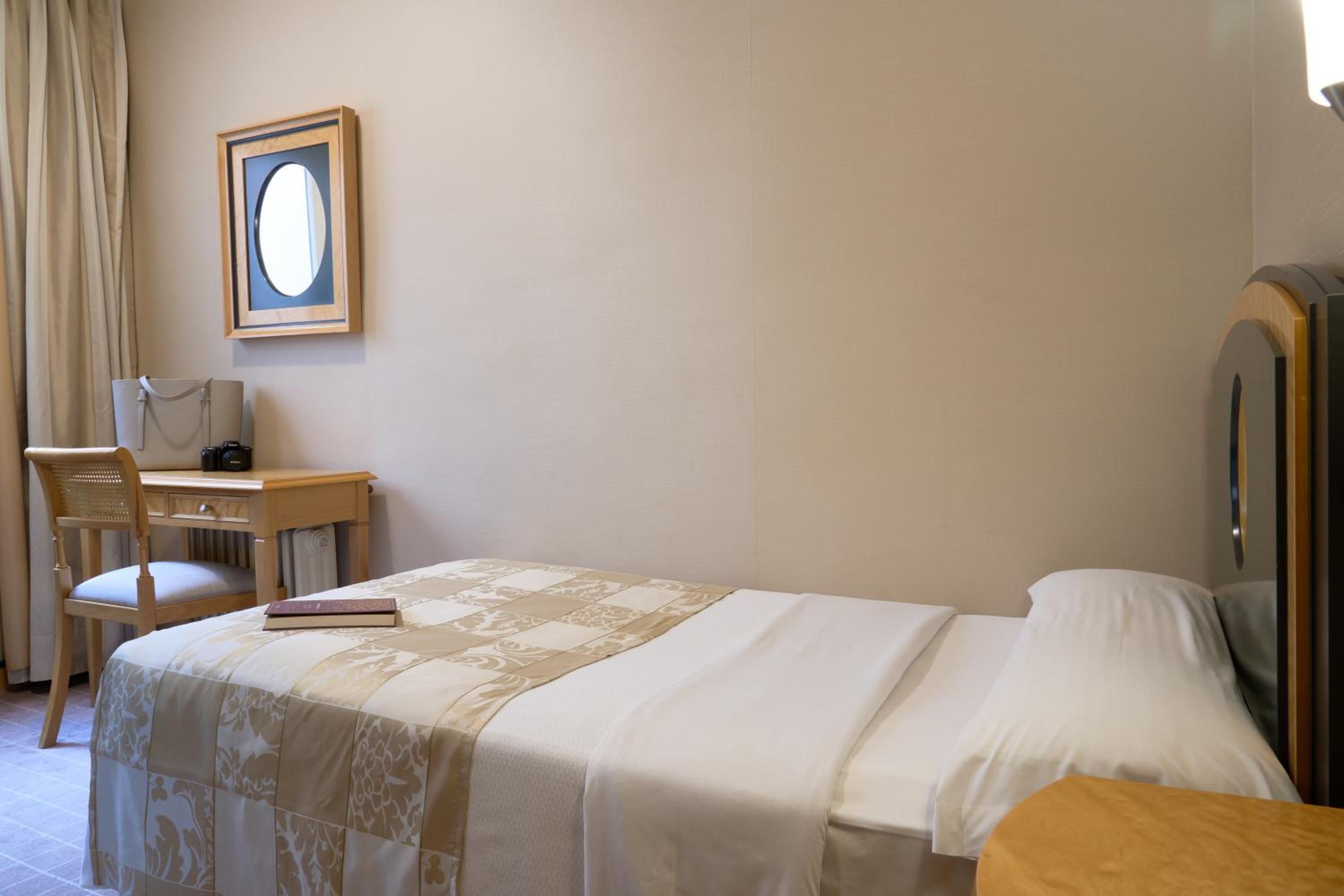 Single Room - Photo 7