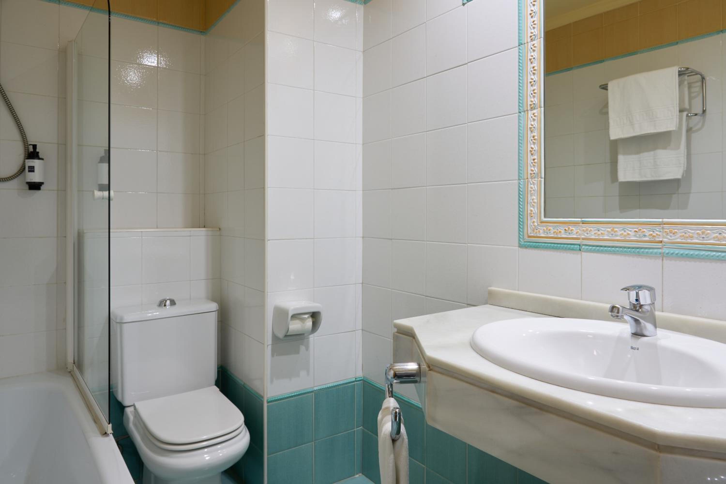 Double or Twin Room with Terrace - Photo 18