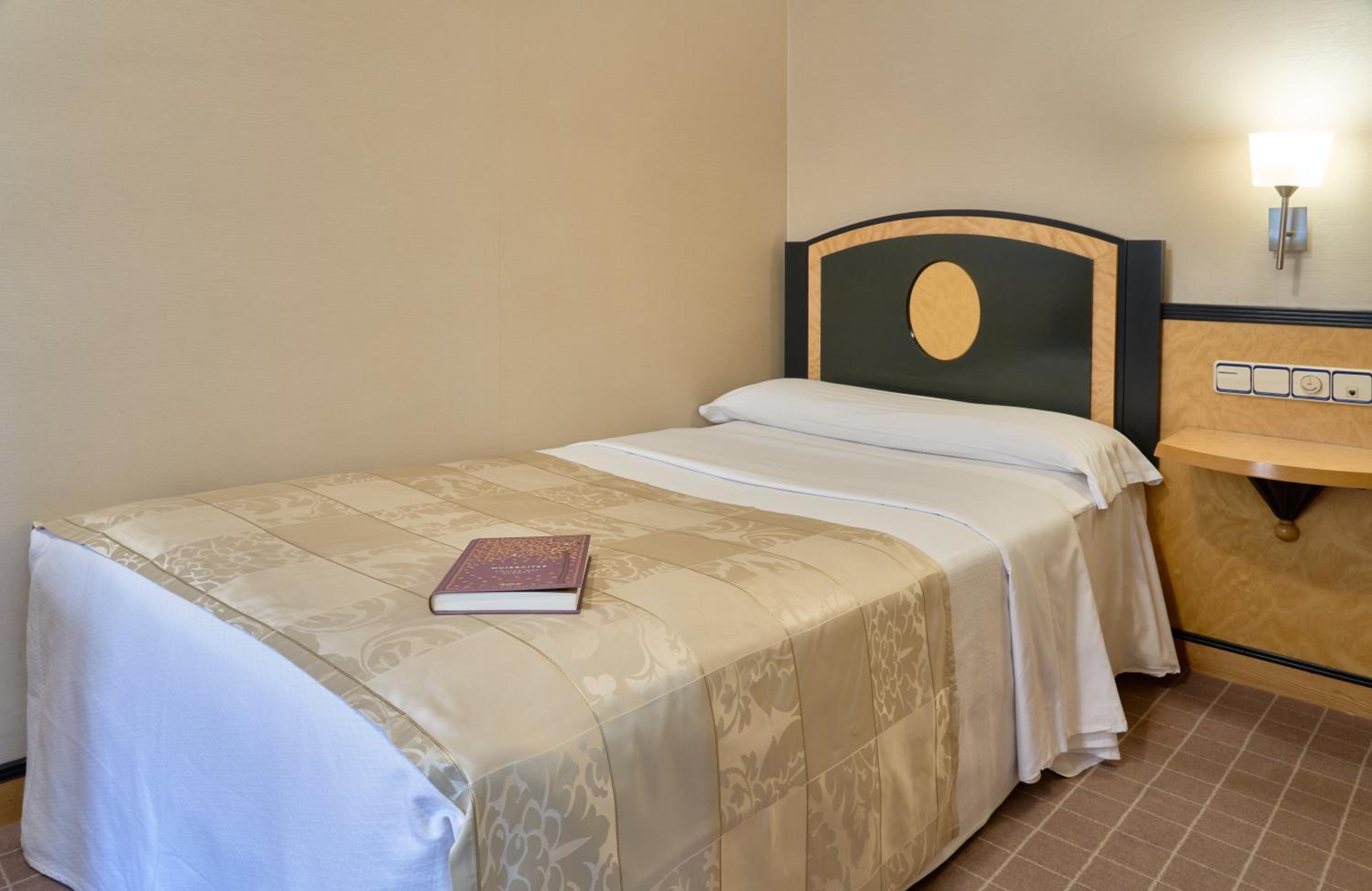 Single Room - Photo 1