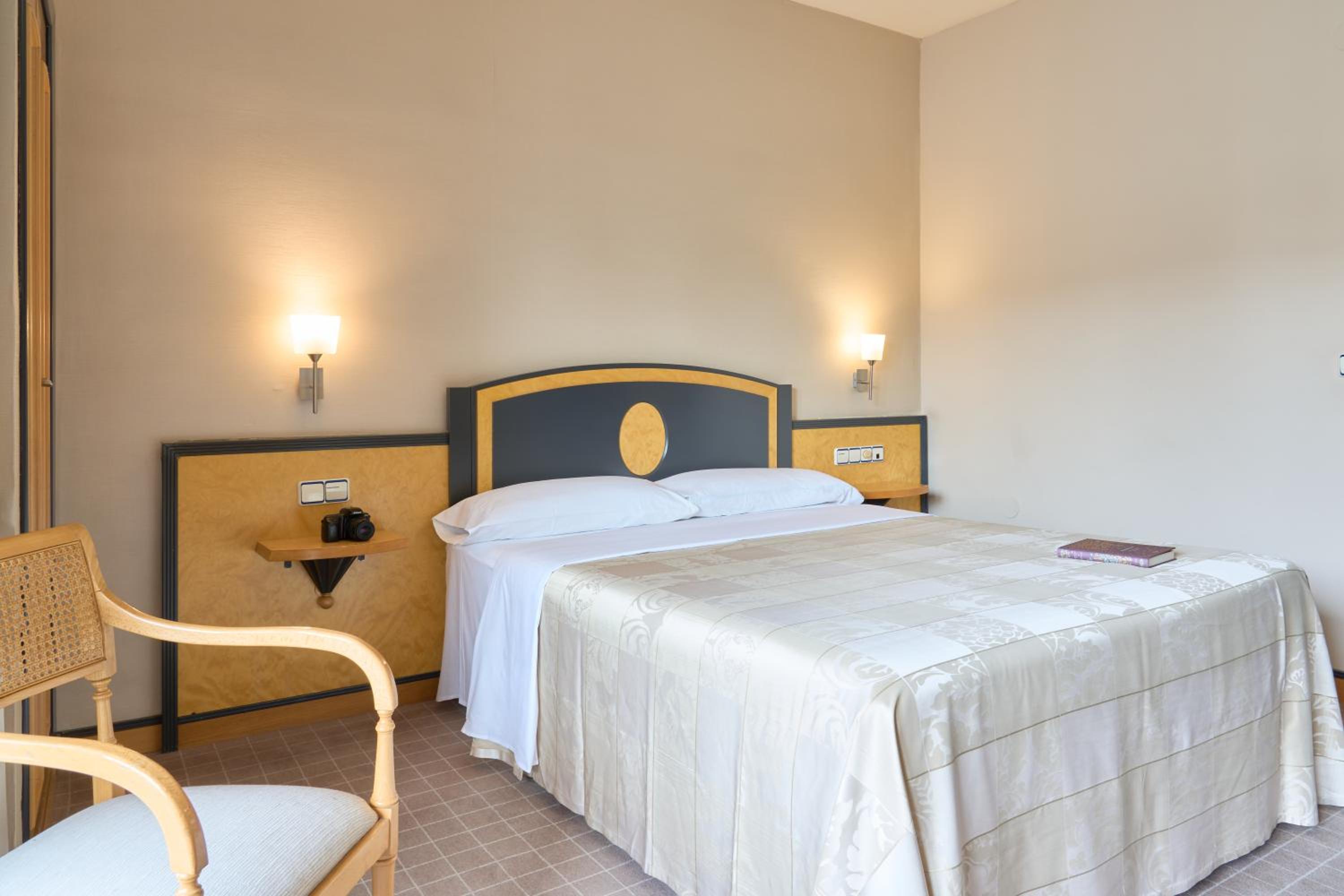 Double or Twin Room with Terrace - Photo 5