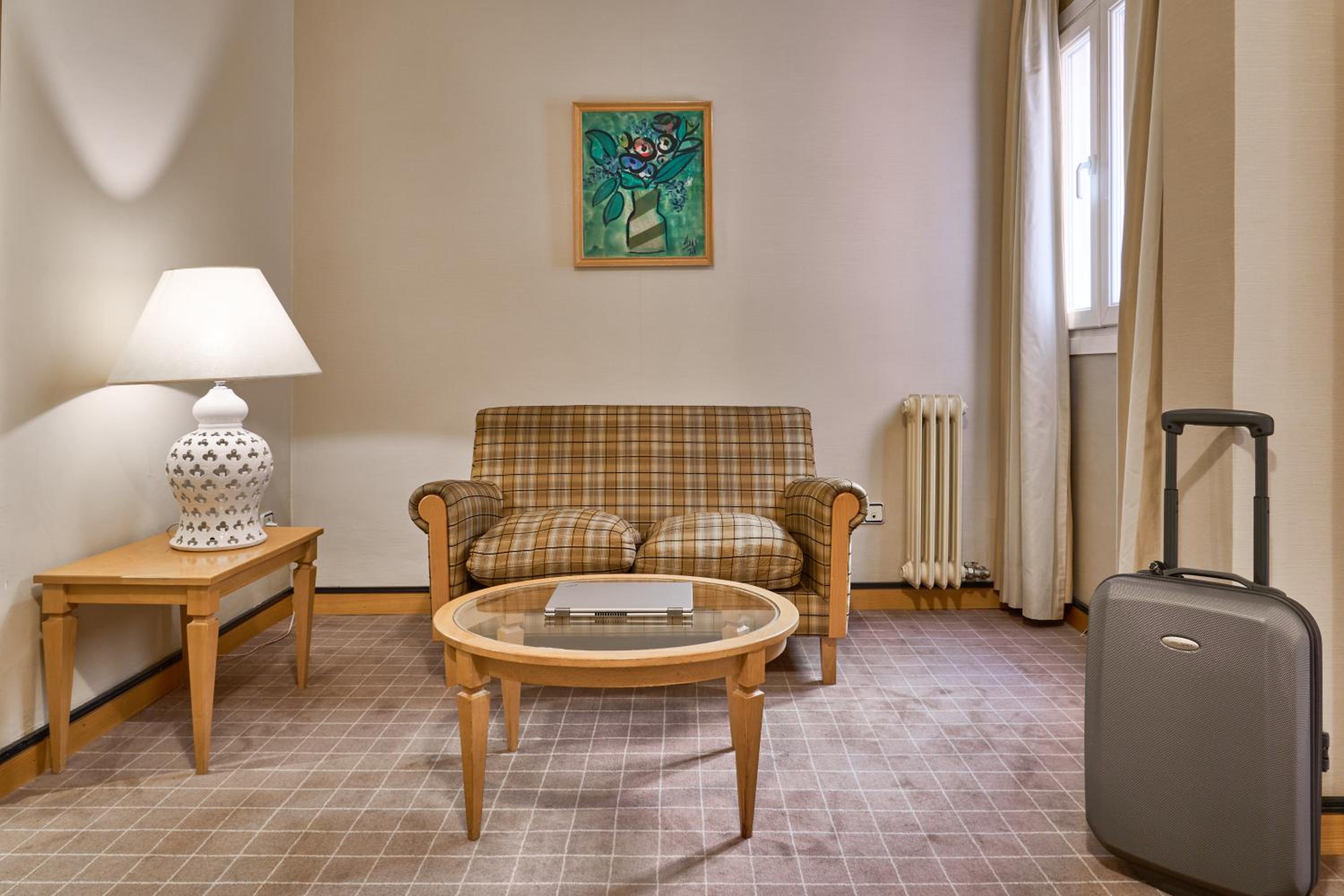 Family Room (2 Adults + 2 Children) - Photo 13