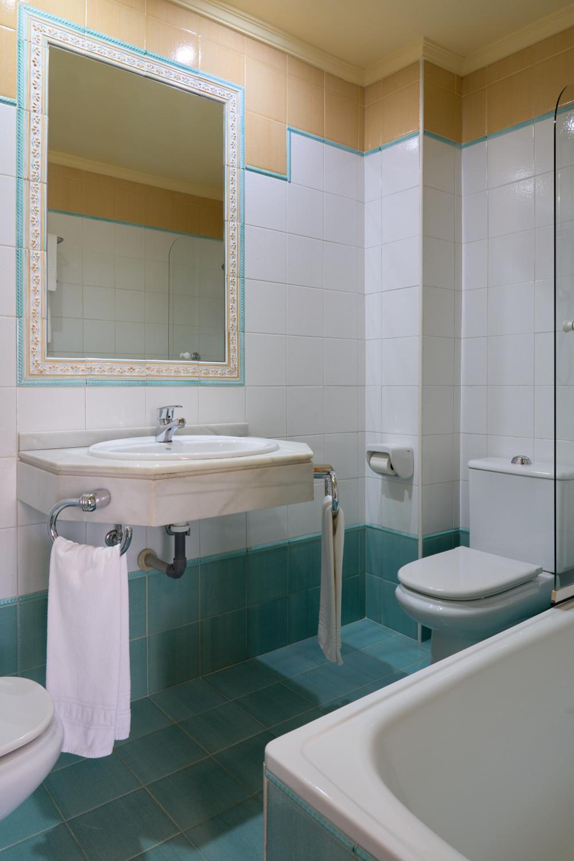 Double or Twin Room with Terrace - Photo 20