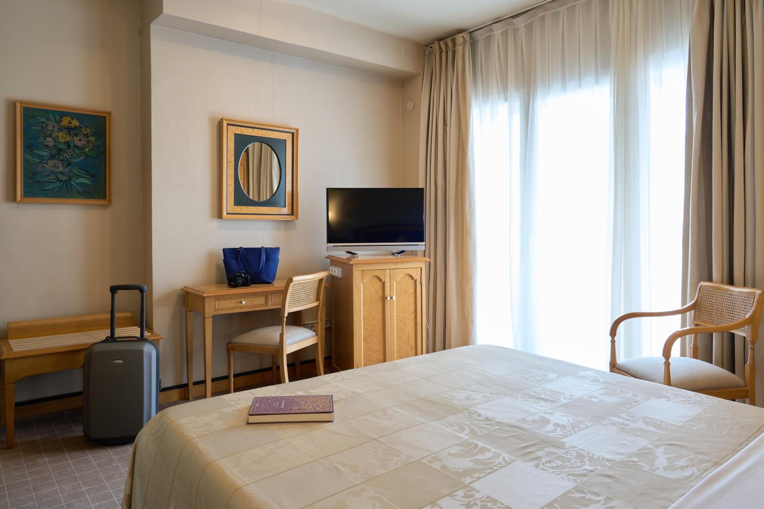 Double or Twin Room with Terrace - Photo 4
