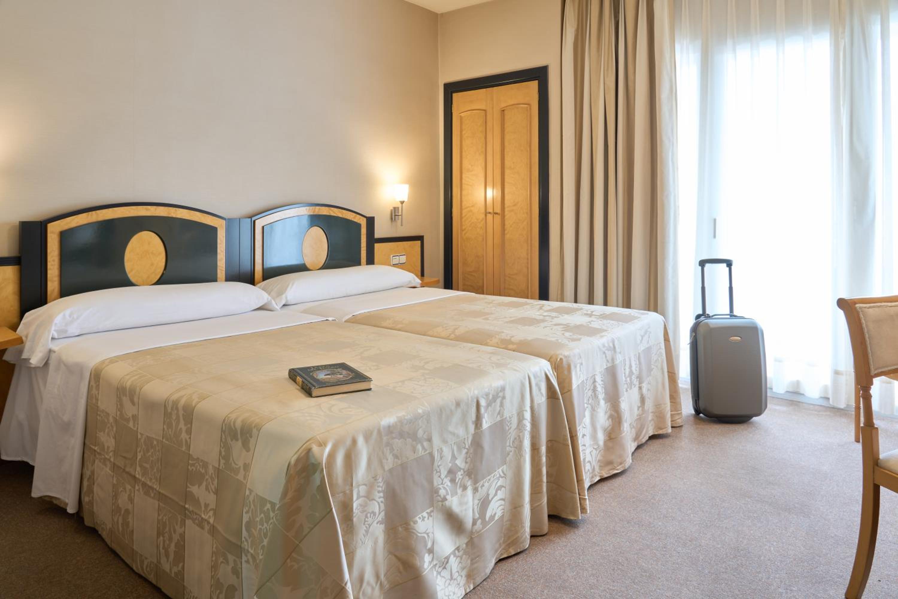 Double or Twin Room with Terrace - Photo 10