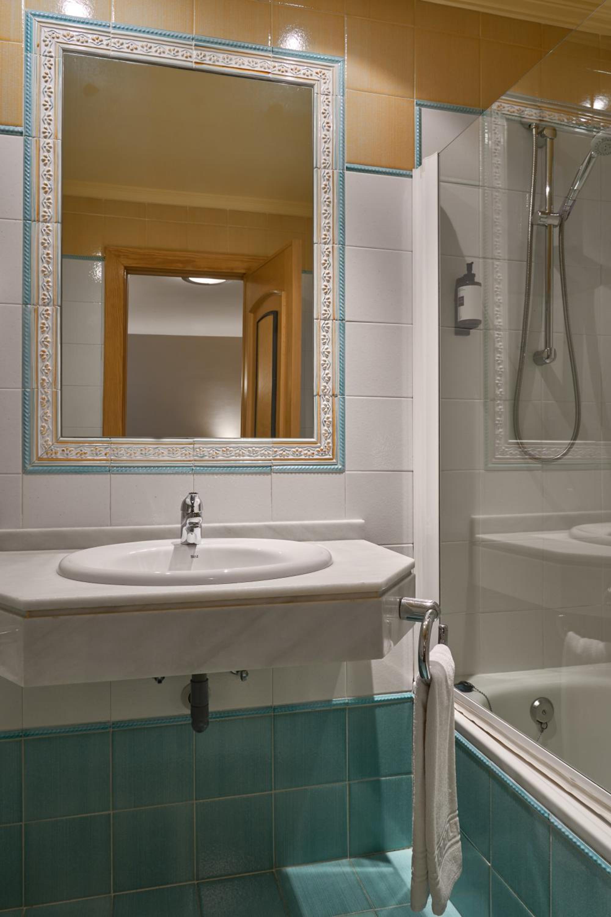 Queen Room - Photo 7