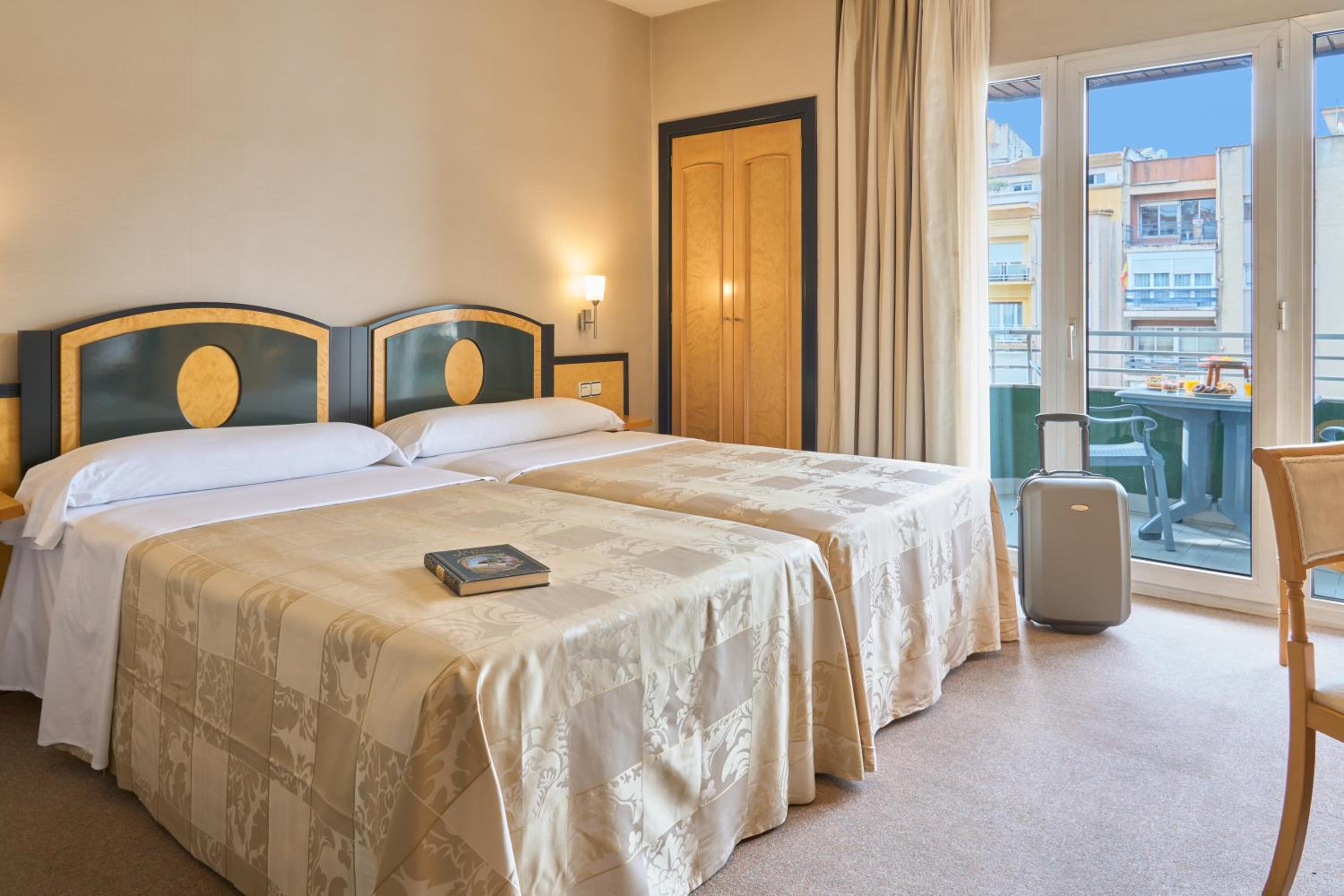 Double or Twin Room with Terrace - Photo 17